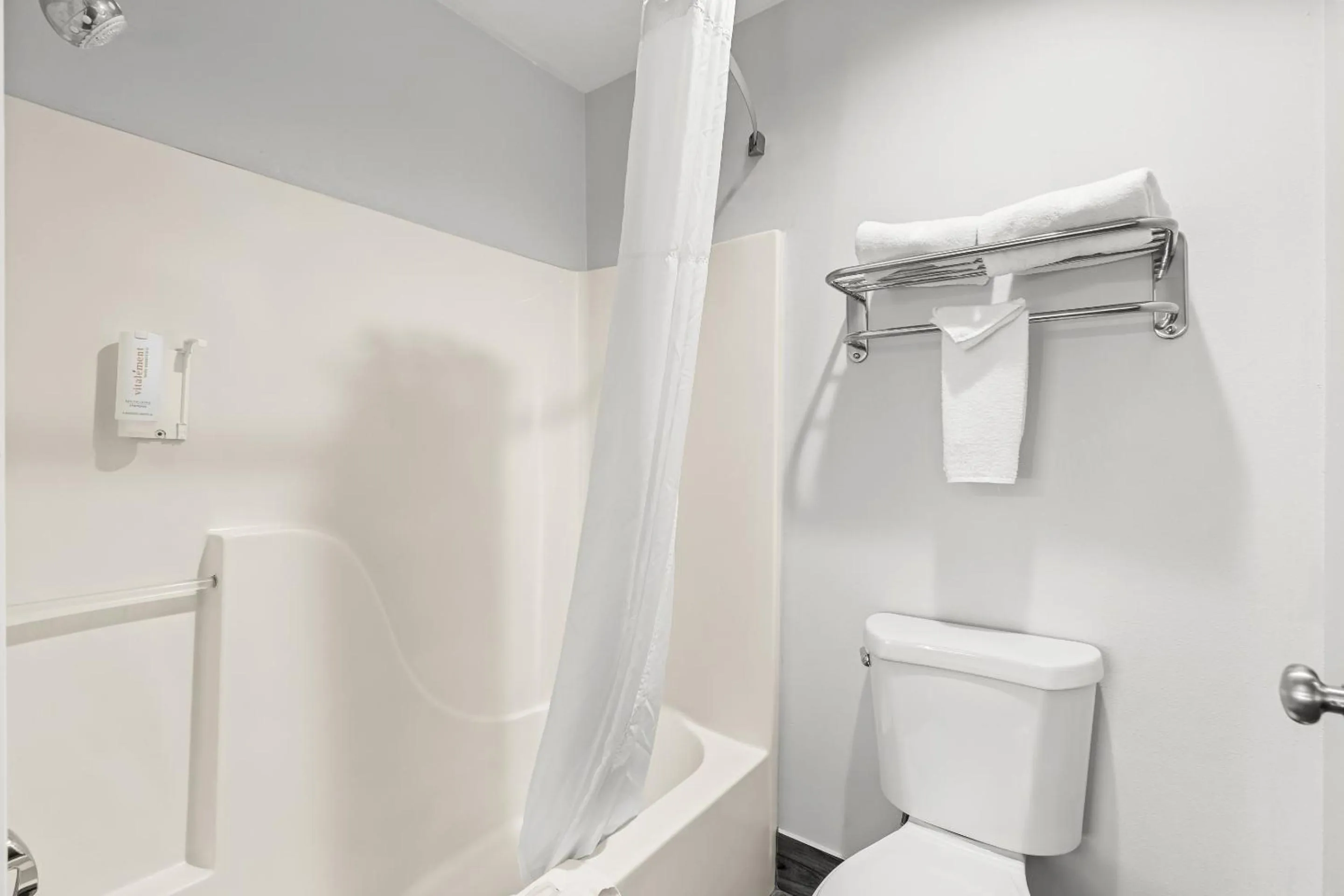 Shower in Quality Inn Beaver I-15