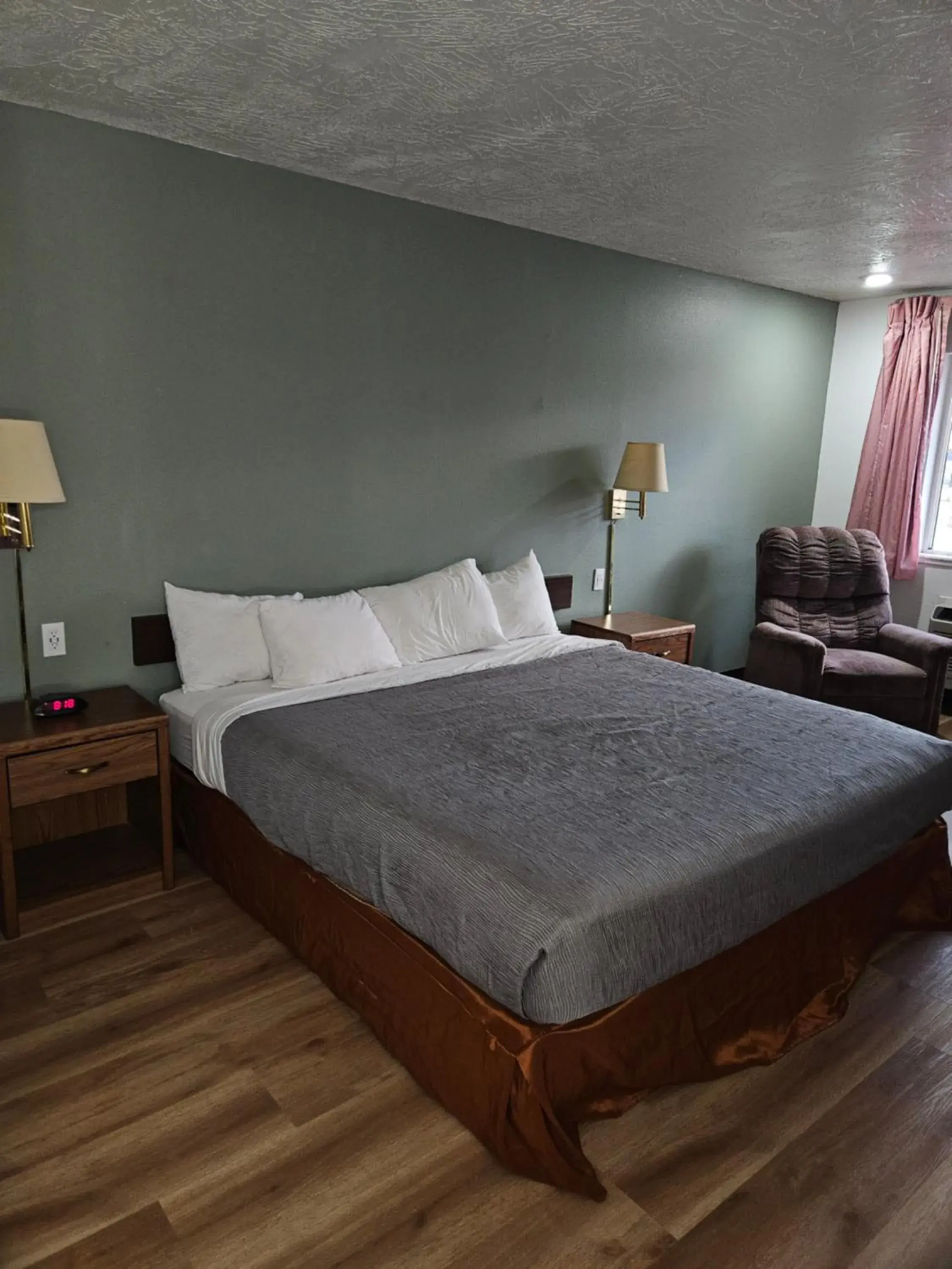 Standard King Room in Hotel Zyva Standard King Room in Hotel Zyva