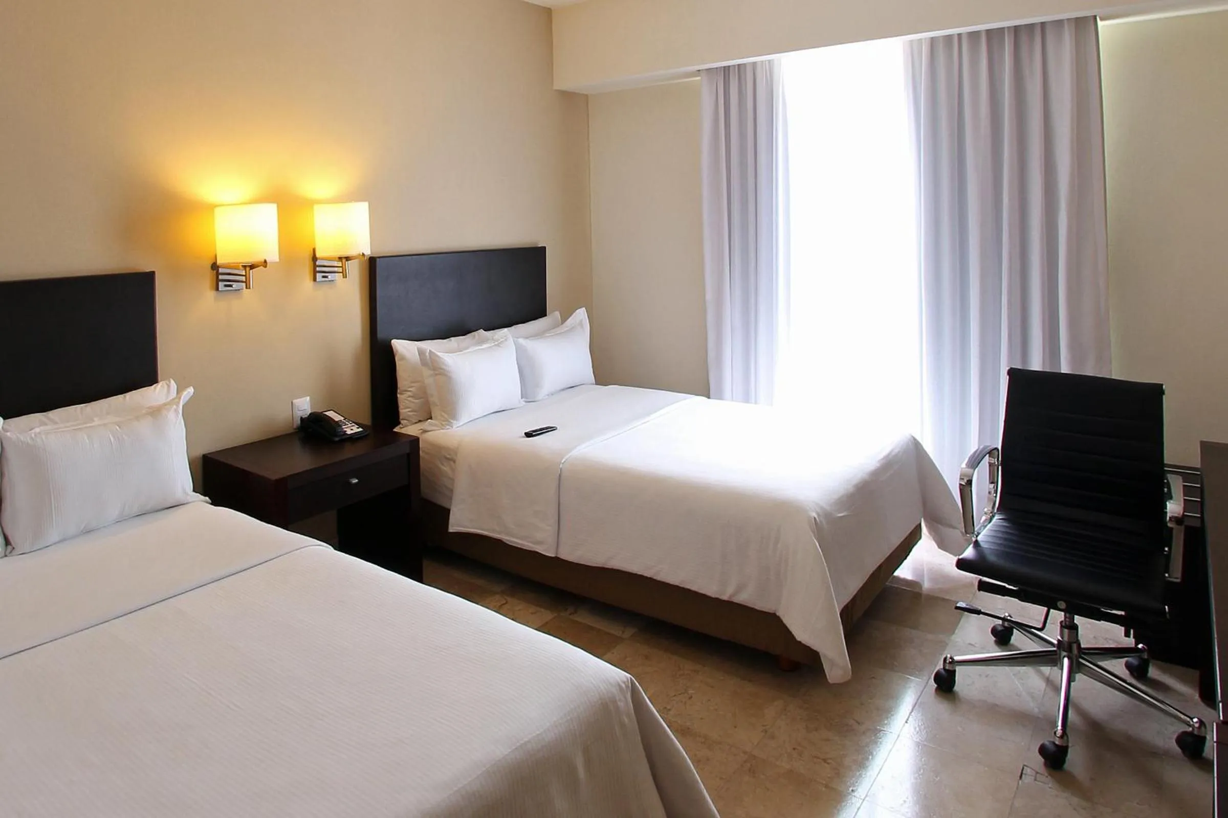 Photo of the whole room, Bed in Fiesta Inn Coatzacoalcos