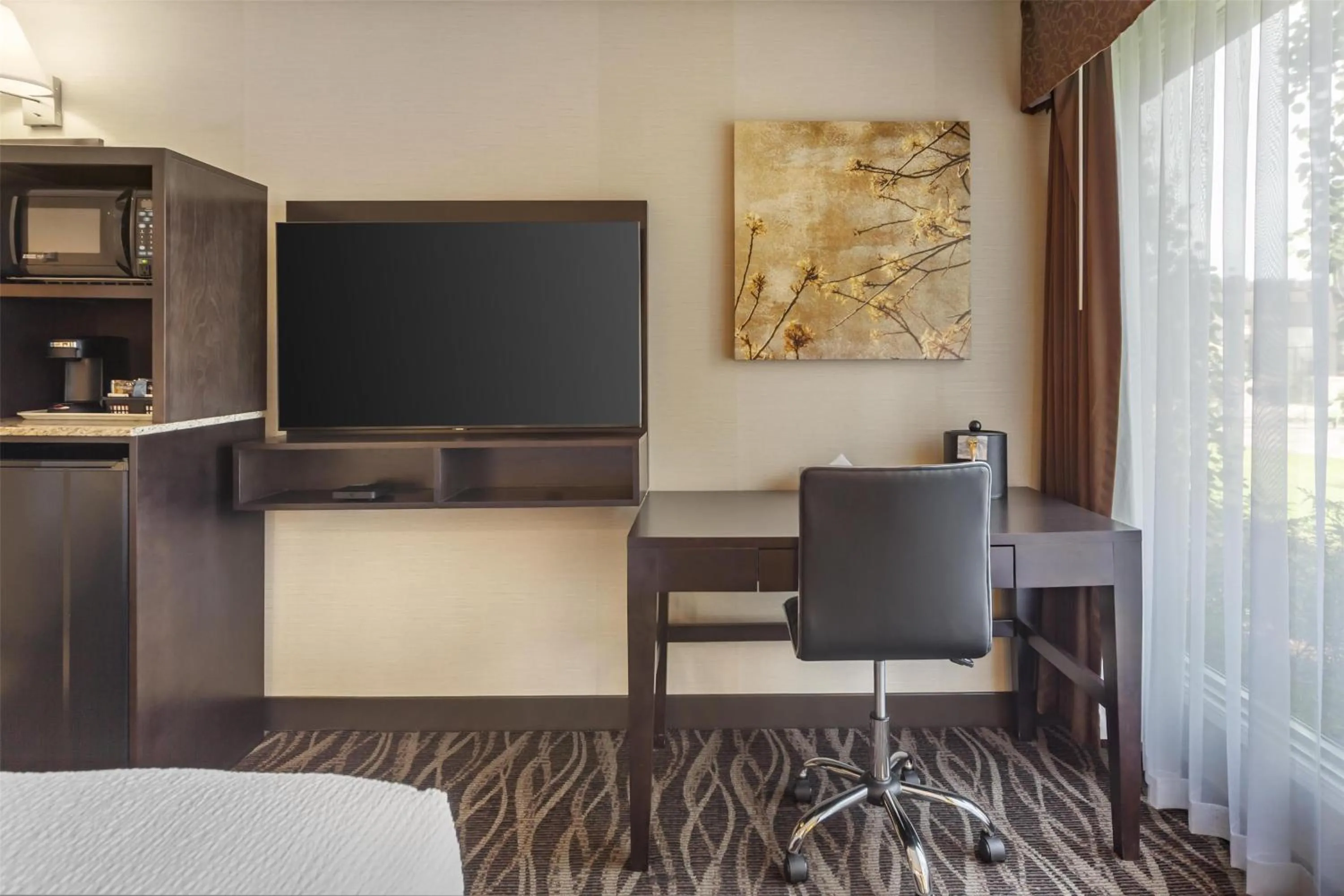 Bedroom in Best Western Wayside Inn