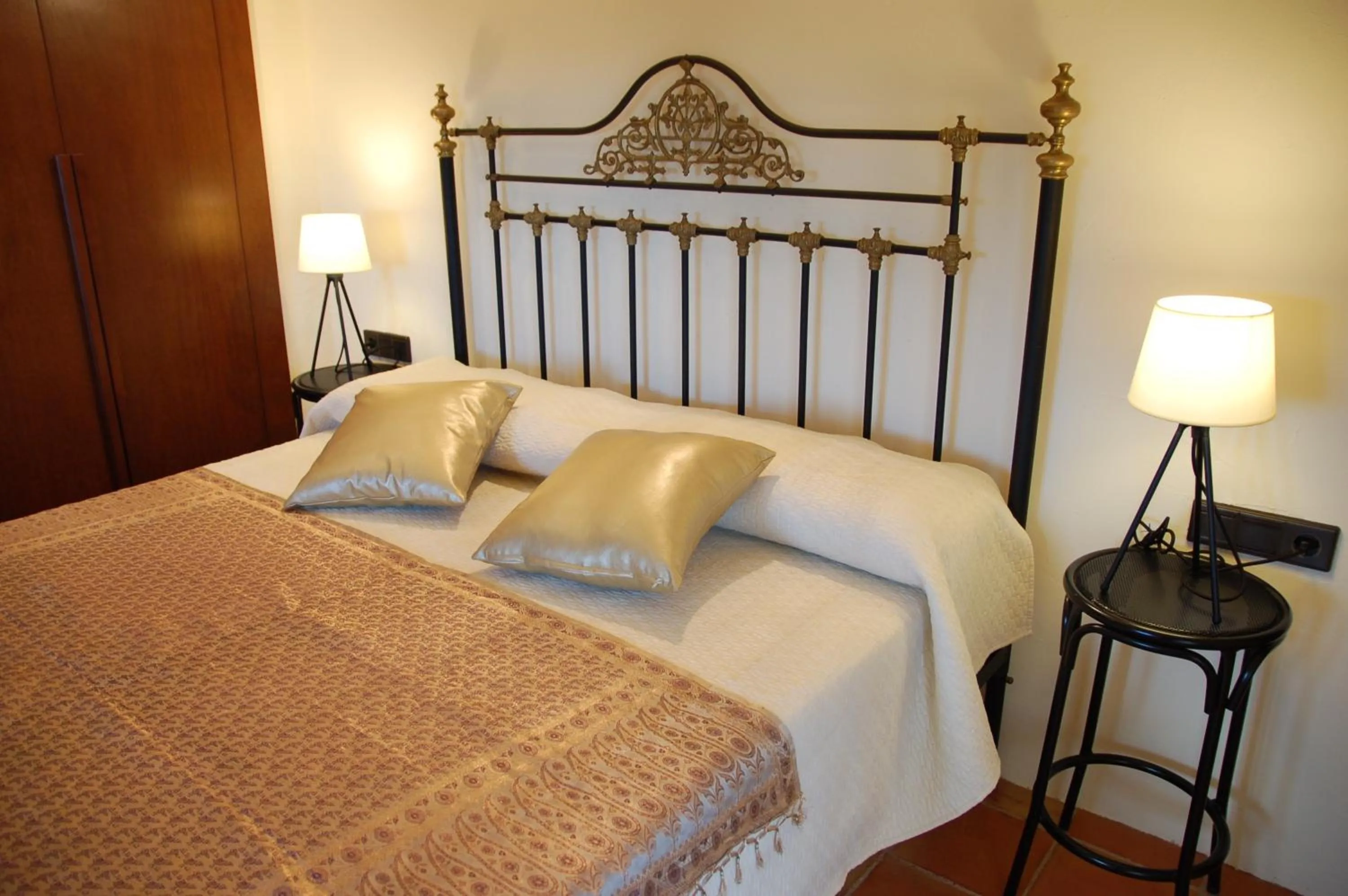 Photo of the whole room, Bed in Petit CostaBravaSi