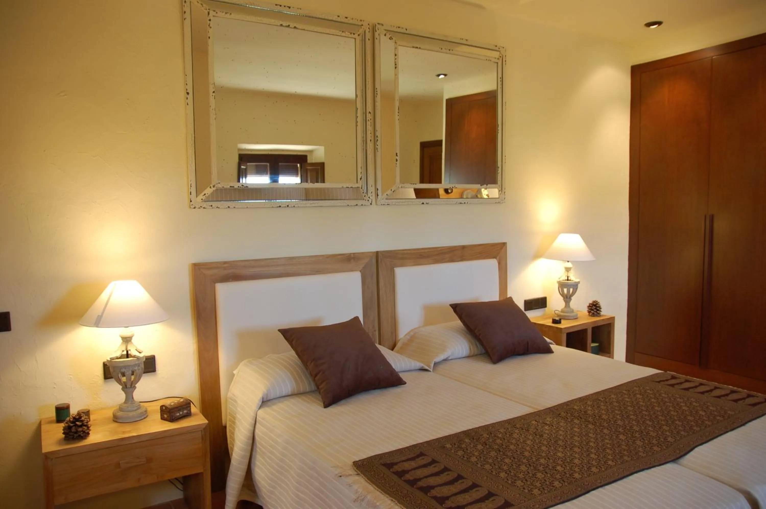 Photo of the whole room, Bed in Petit CostaBravaSi