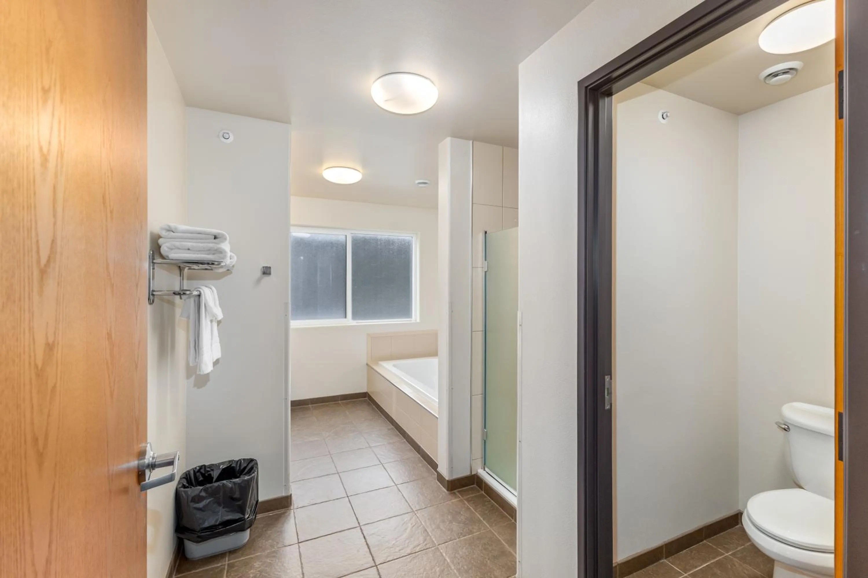 Breeze Inn Hotel & Motel