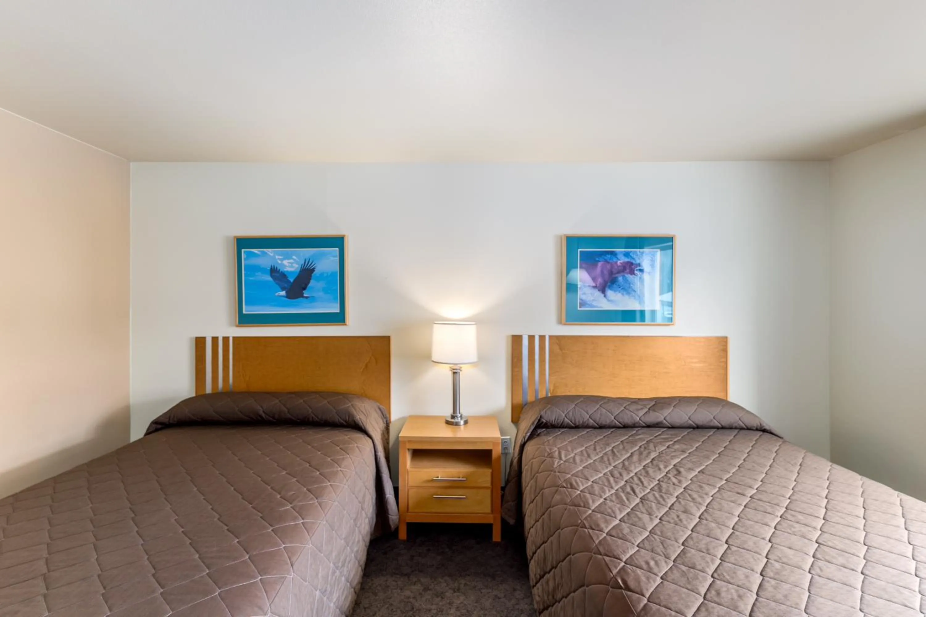 Bed in Breeze Inn Hotel & Motel