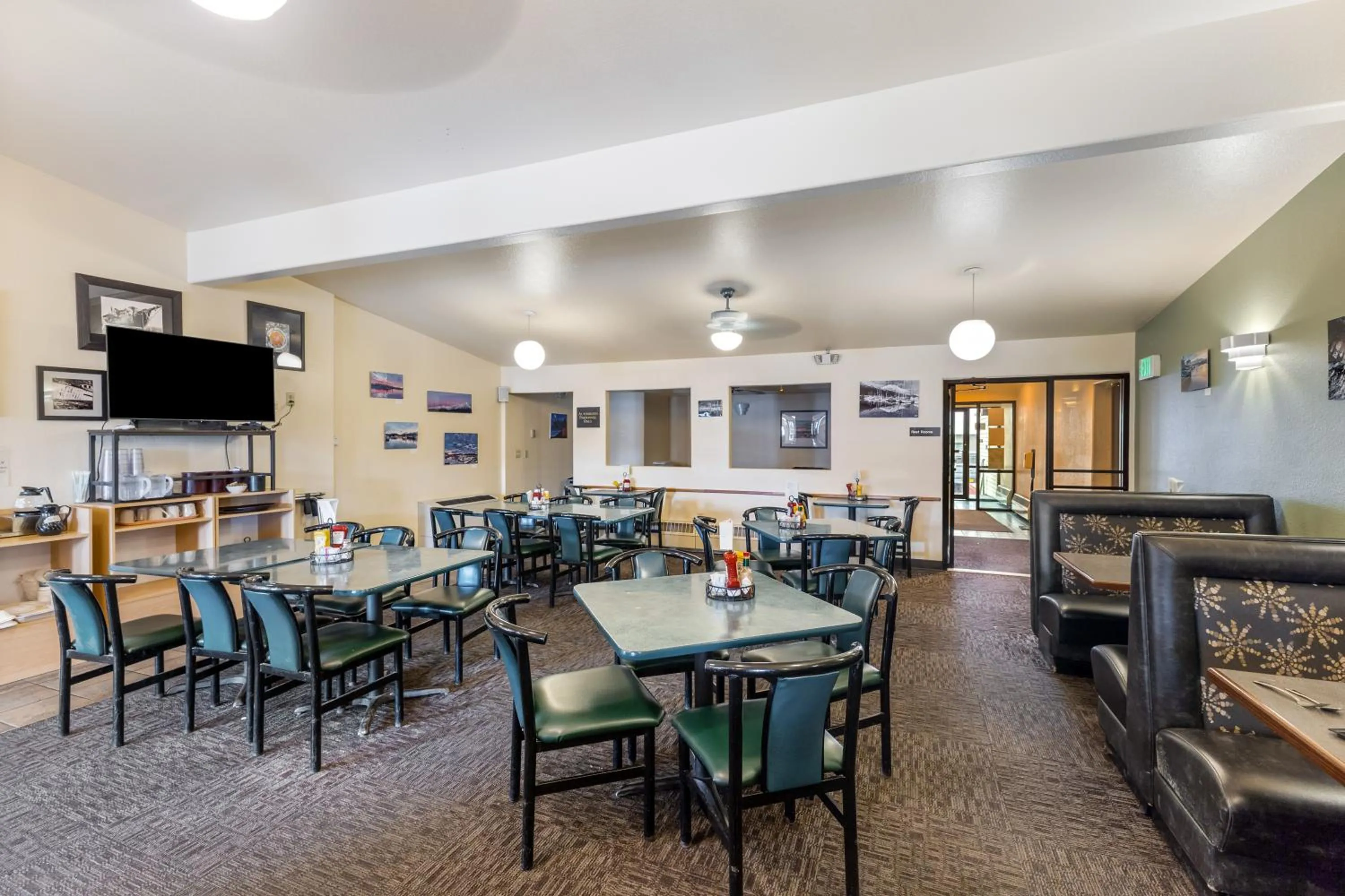 Restaurant/places to eat in Breeze Inn Hotel & Motel