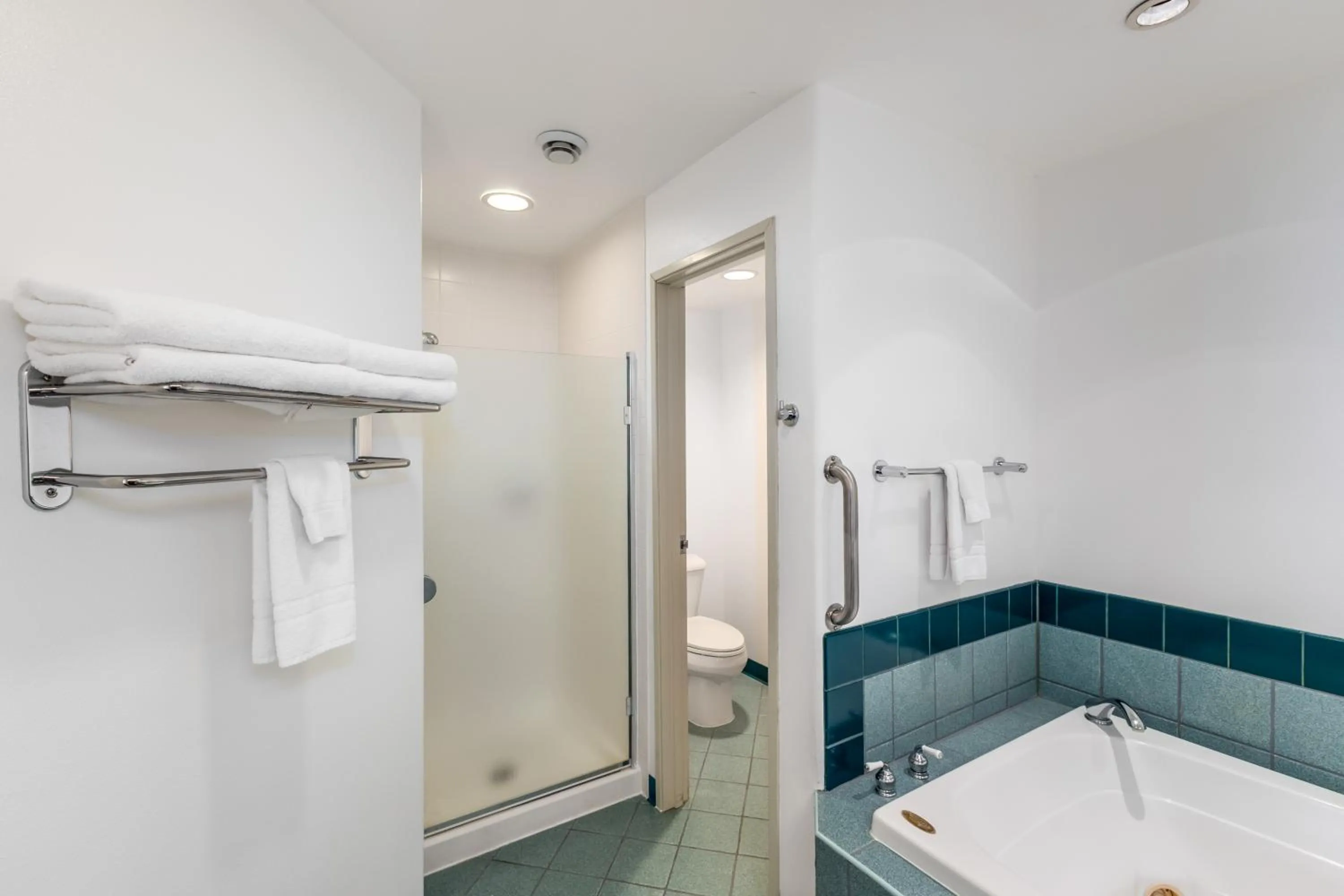 Breeze Inn Hotel & Motel