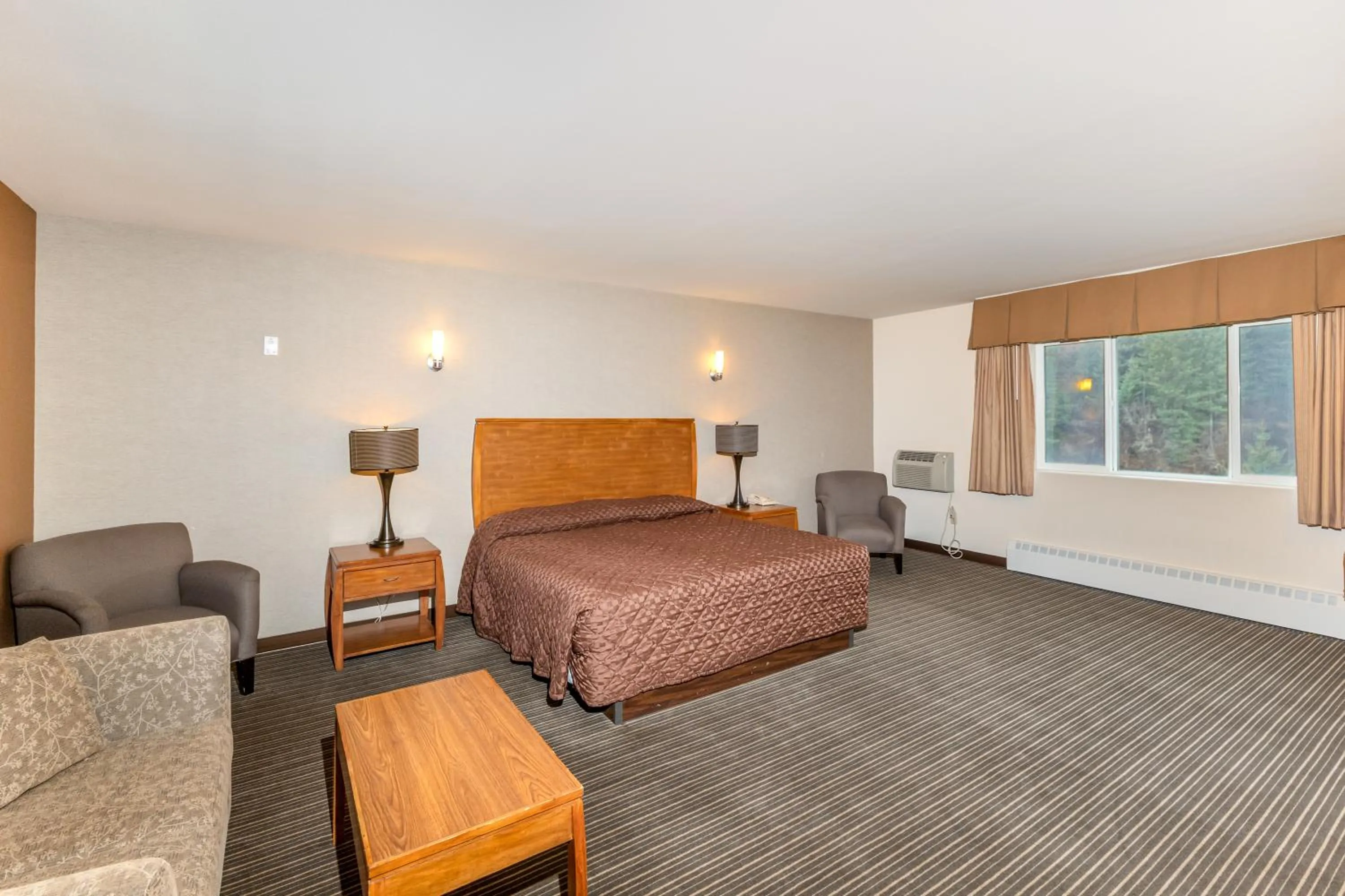 Bed in Breeze Inn Hotel & Motel