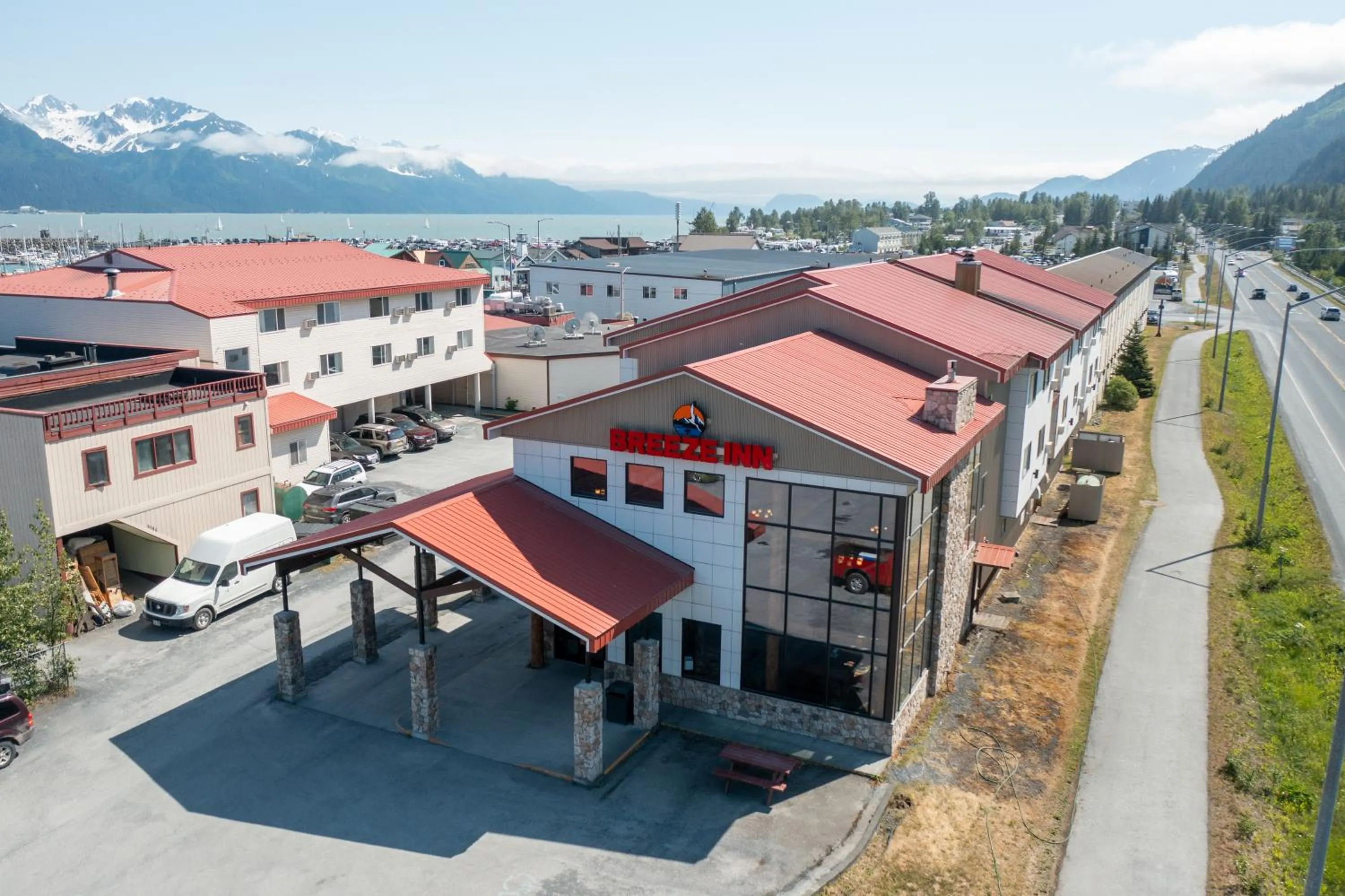 Property building in Breeze Inn Hotel & Motel