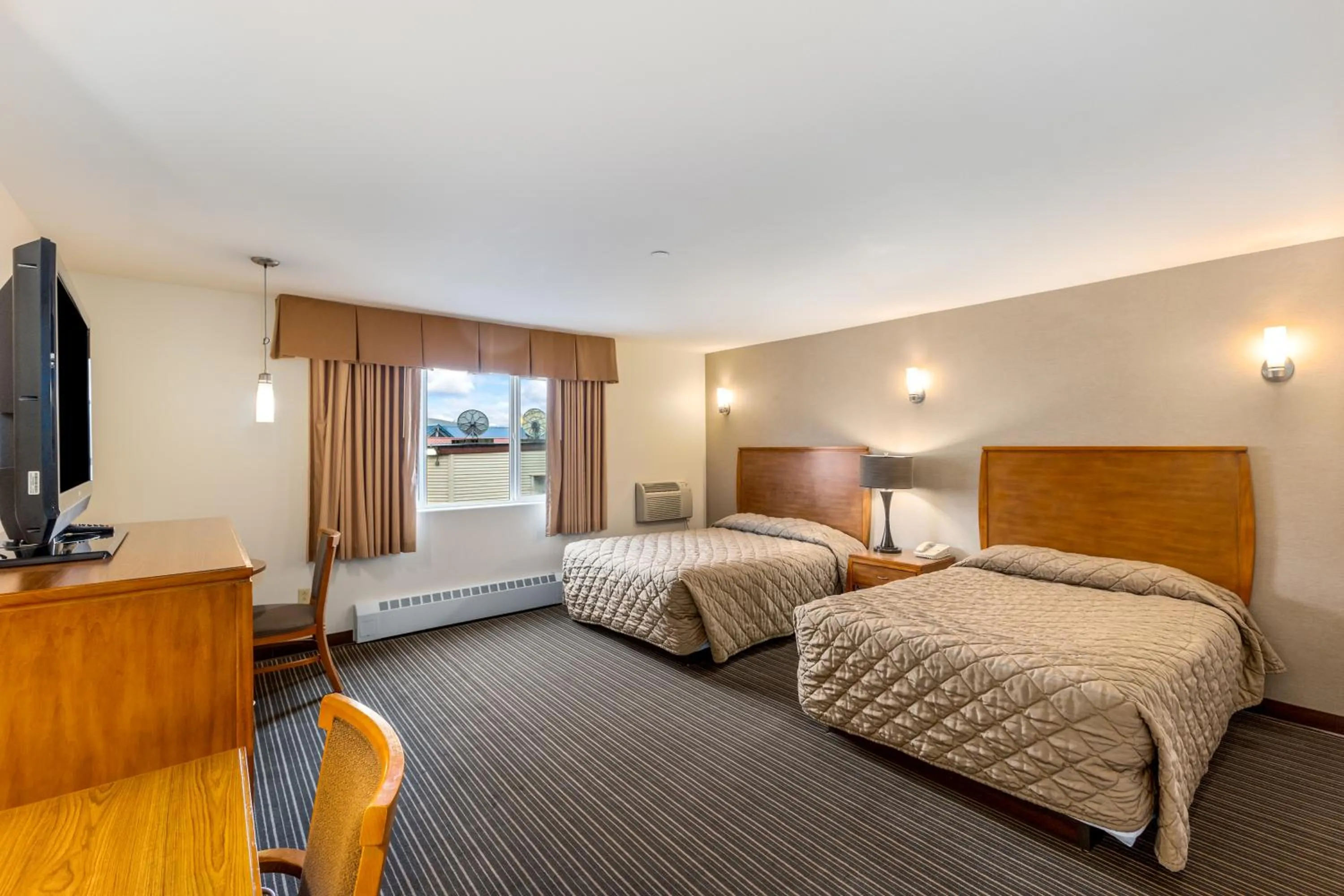 Bedroom, Bed in Breeze Inn Hotel & Motel