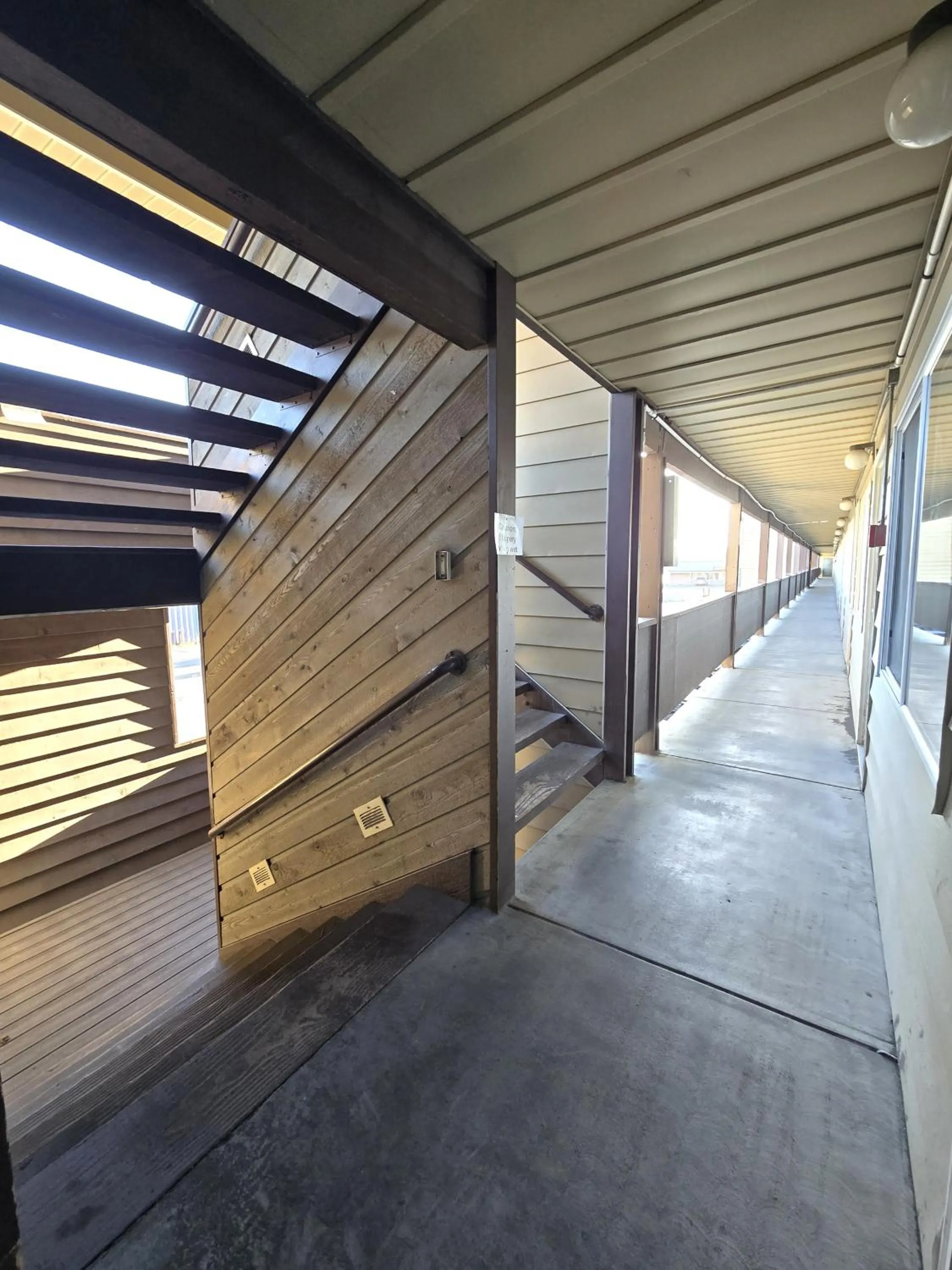 Property building in Breeze Inn Hotel & Motel