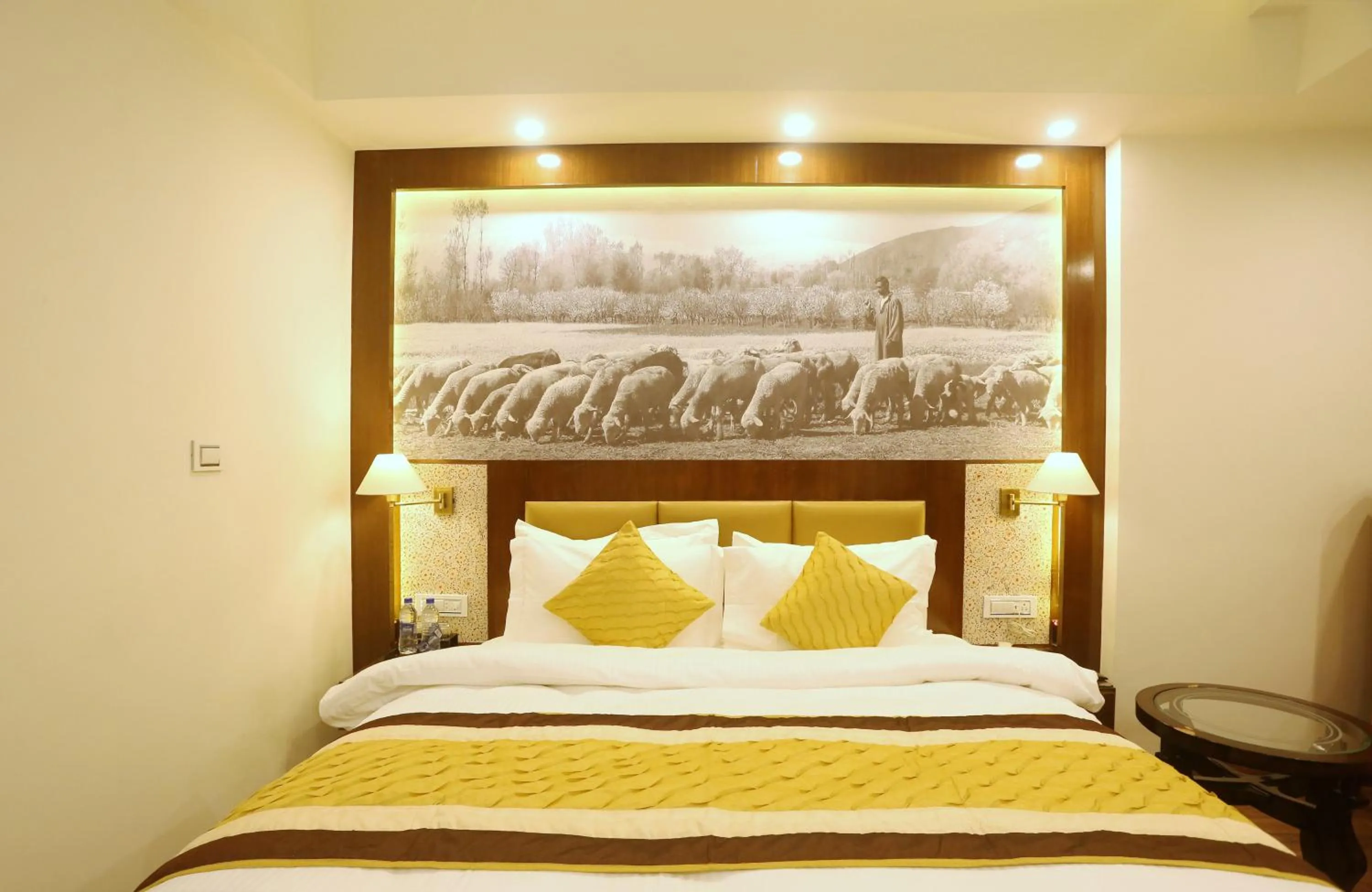 Bed in Regenta Central Srinagar, Rajbagh