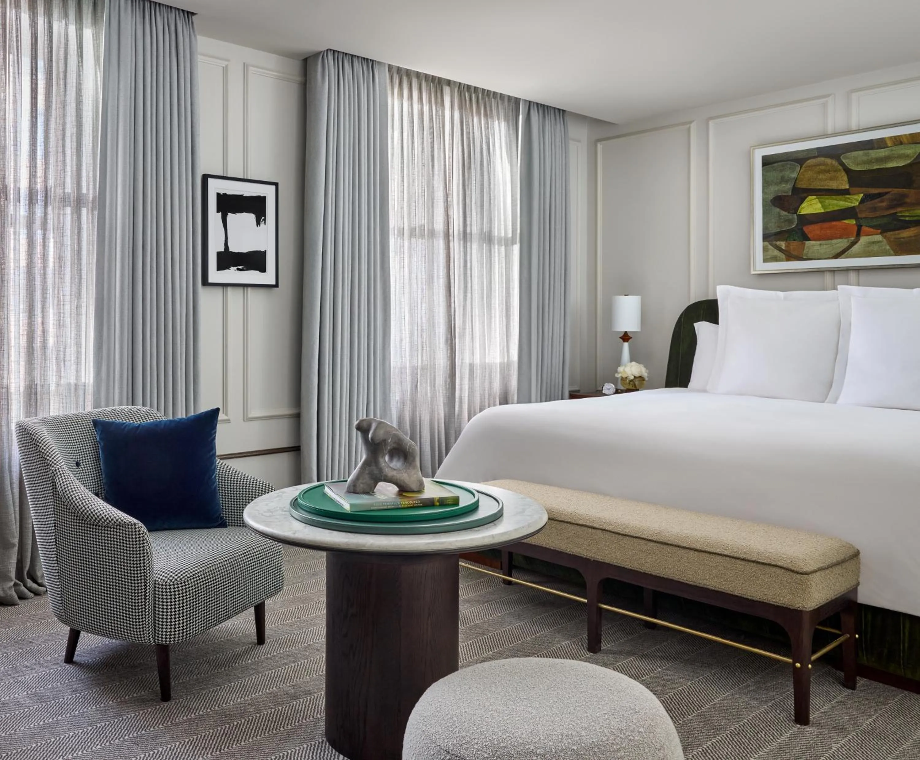 Bedroom, Bed in Rosewood Hotel Georgia