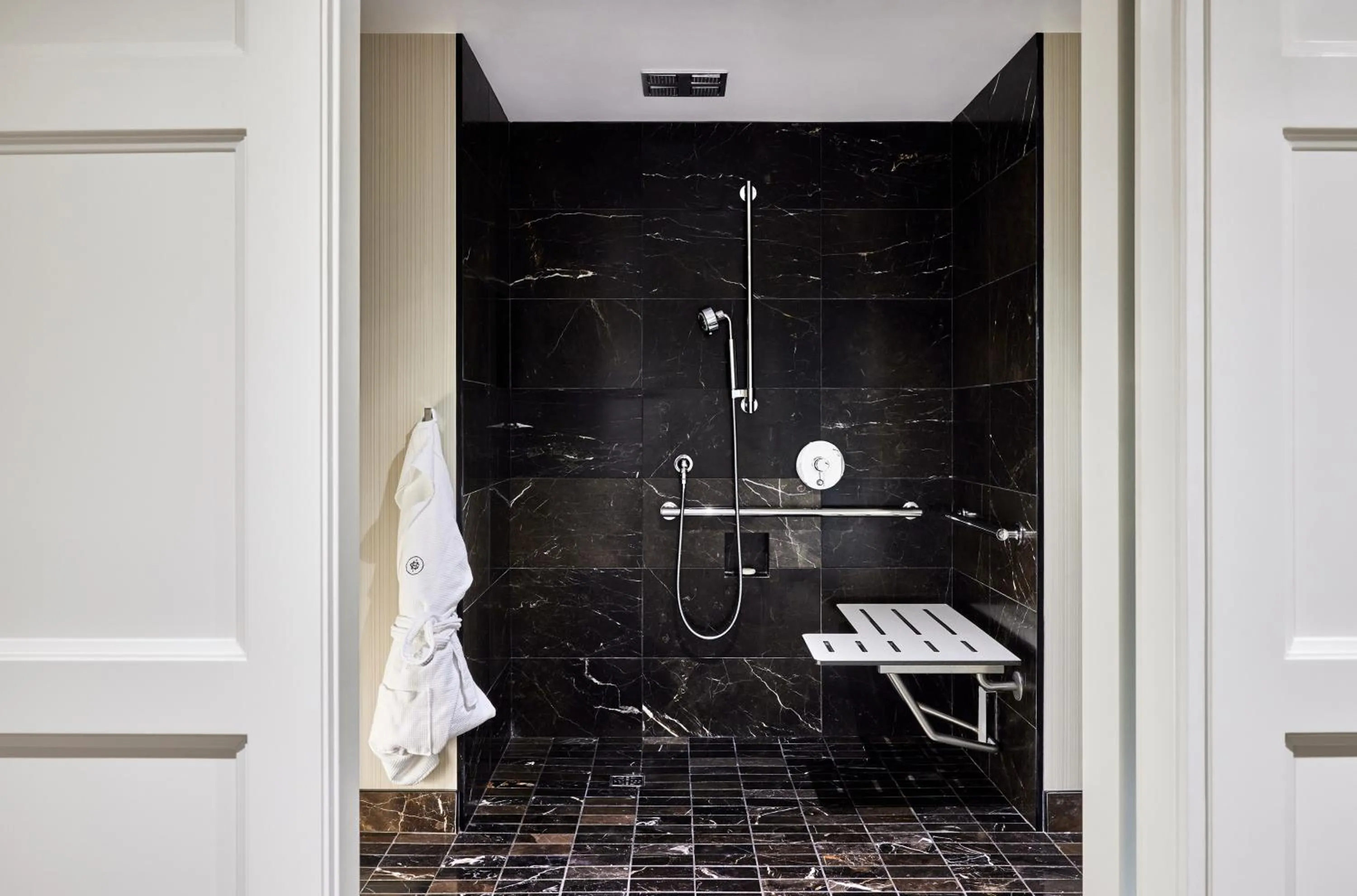 acessibility in Rosewood Hotel Georgia