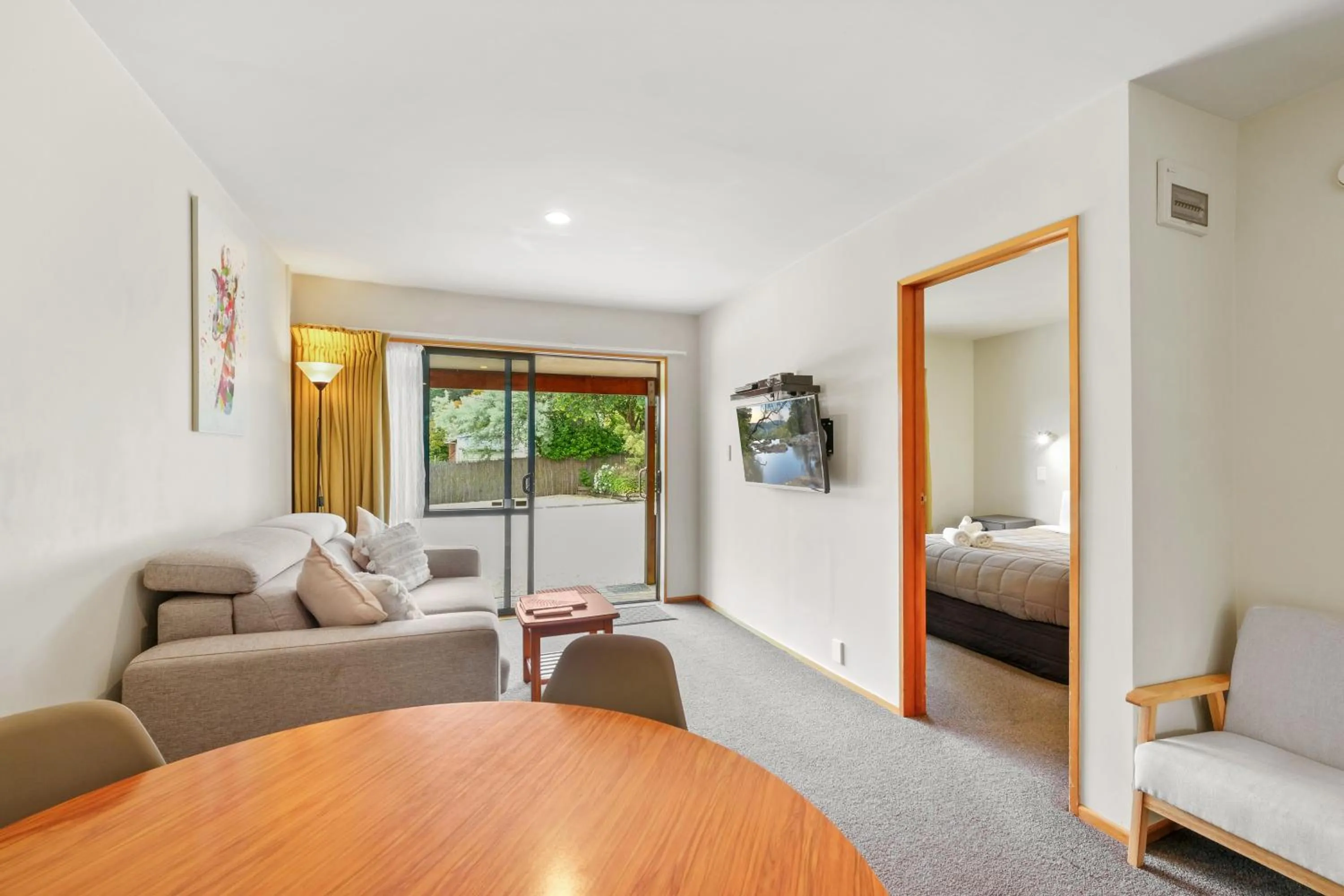 Bed in Alpine Garden Motel