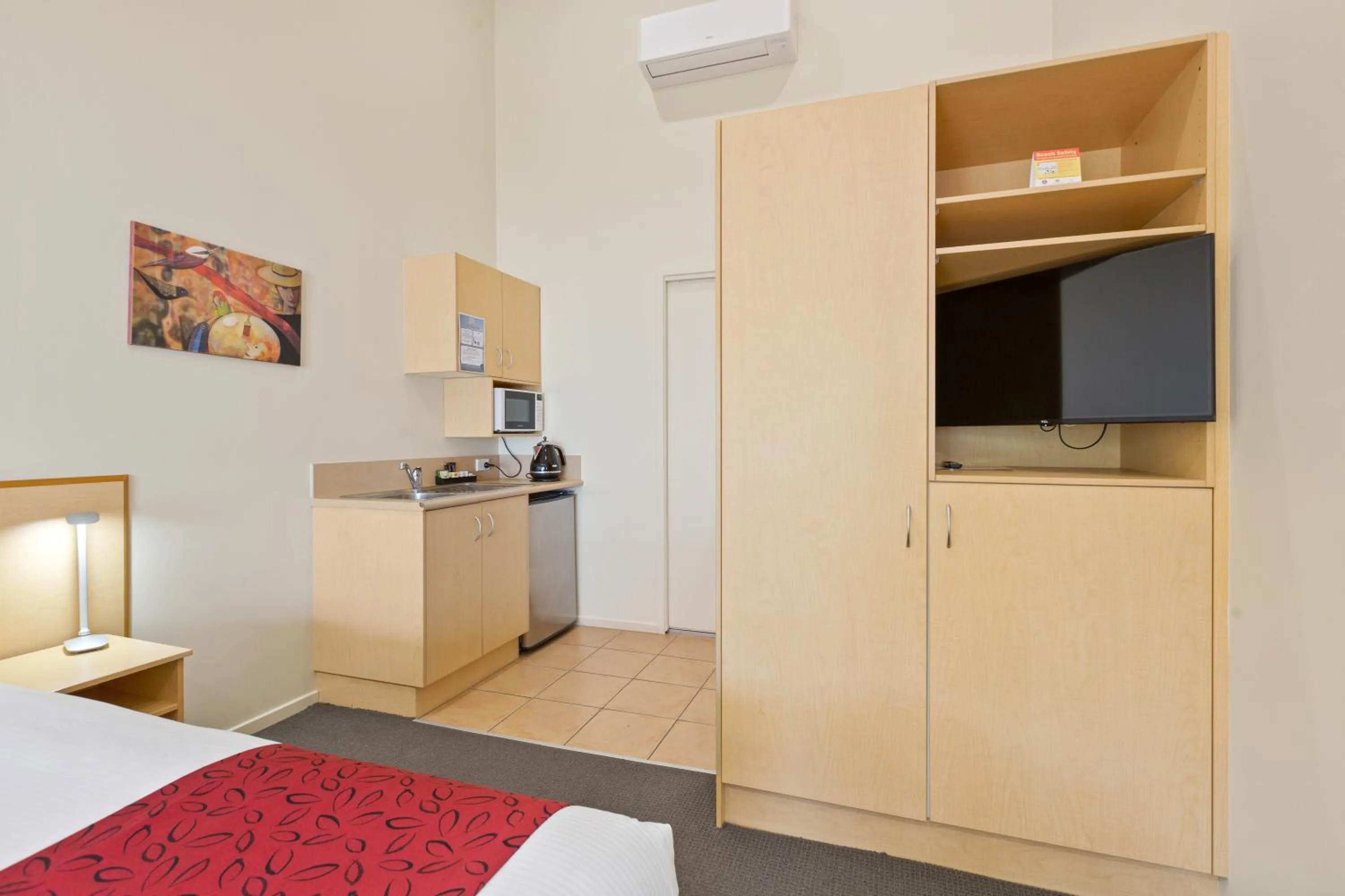 Bed in Tathra Beach House Holiday Apartments