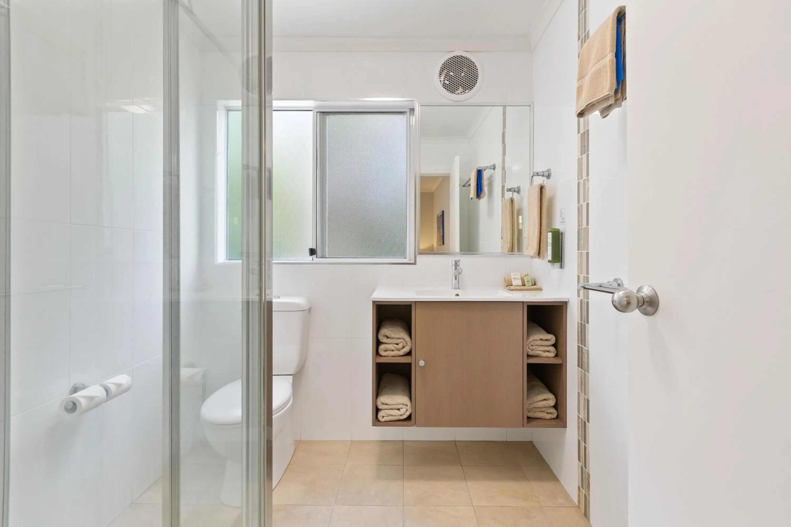 Shower in Tathra Beach House Holiday Apartments