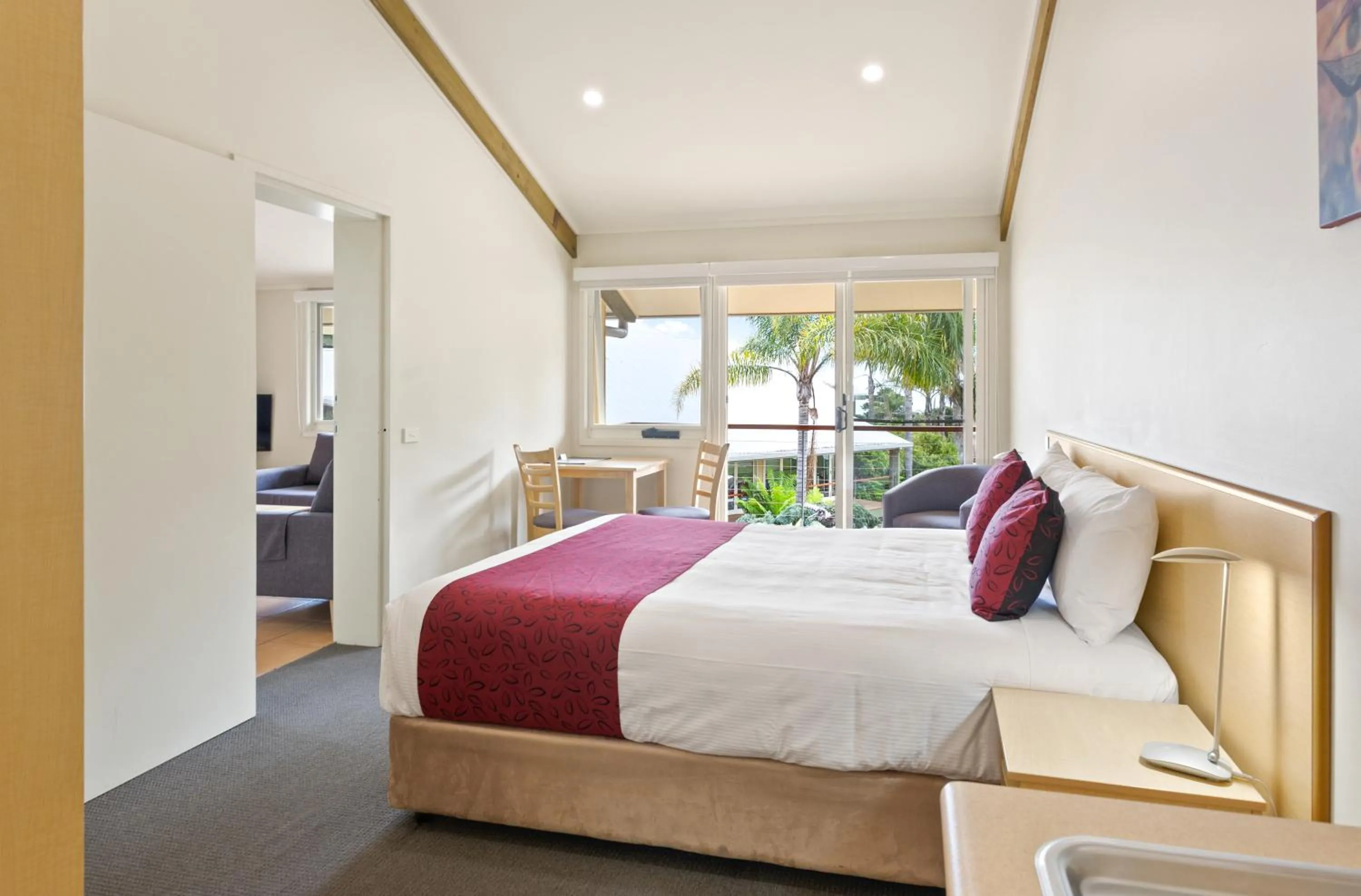 Bed in Tathra Beach House Holiday Apartments