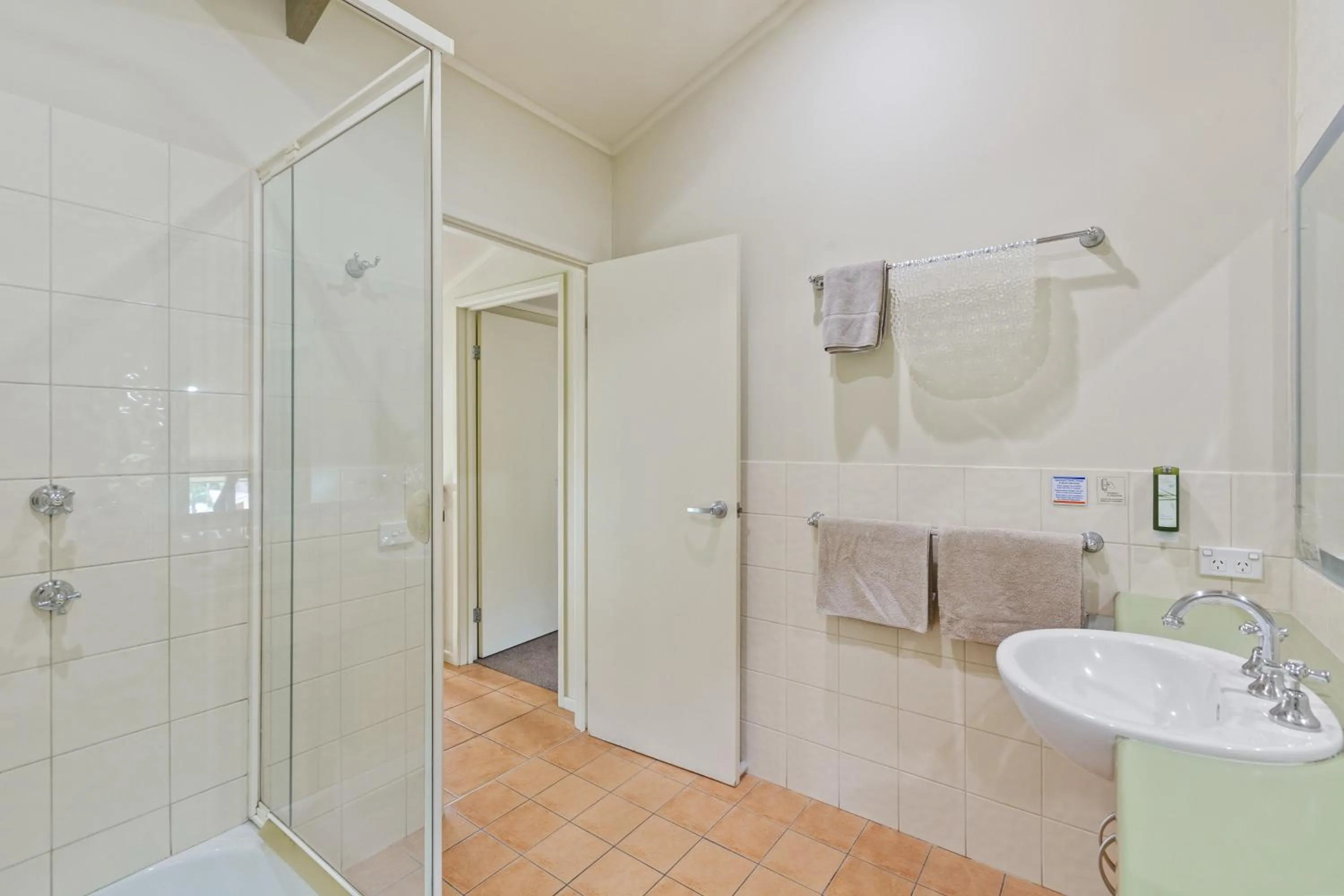 Shower in Tathra Beach House Holiday Apartments