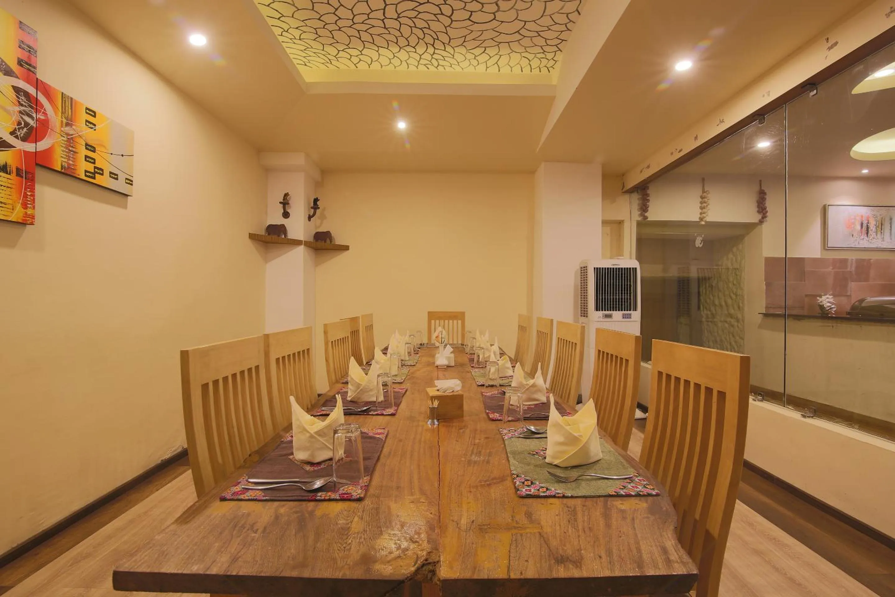 Restaurant/places to eat in Teeka Resort Suites & Spa