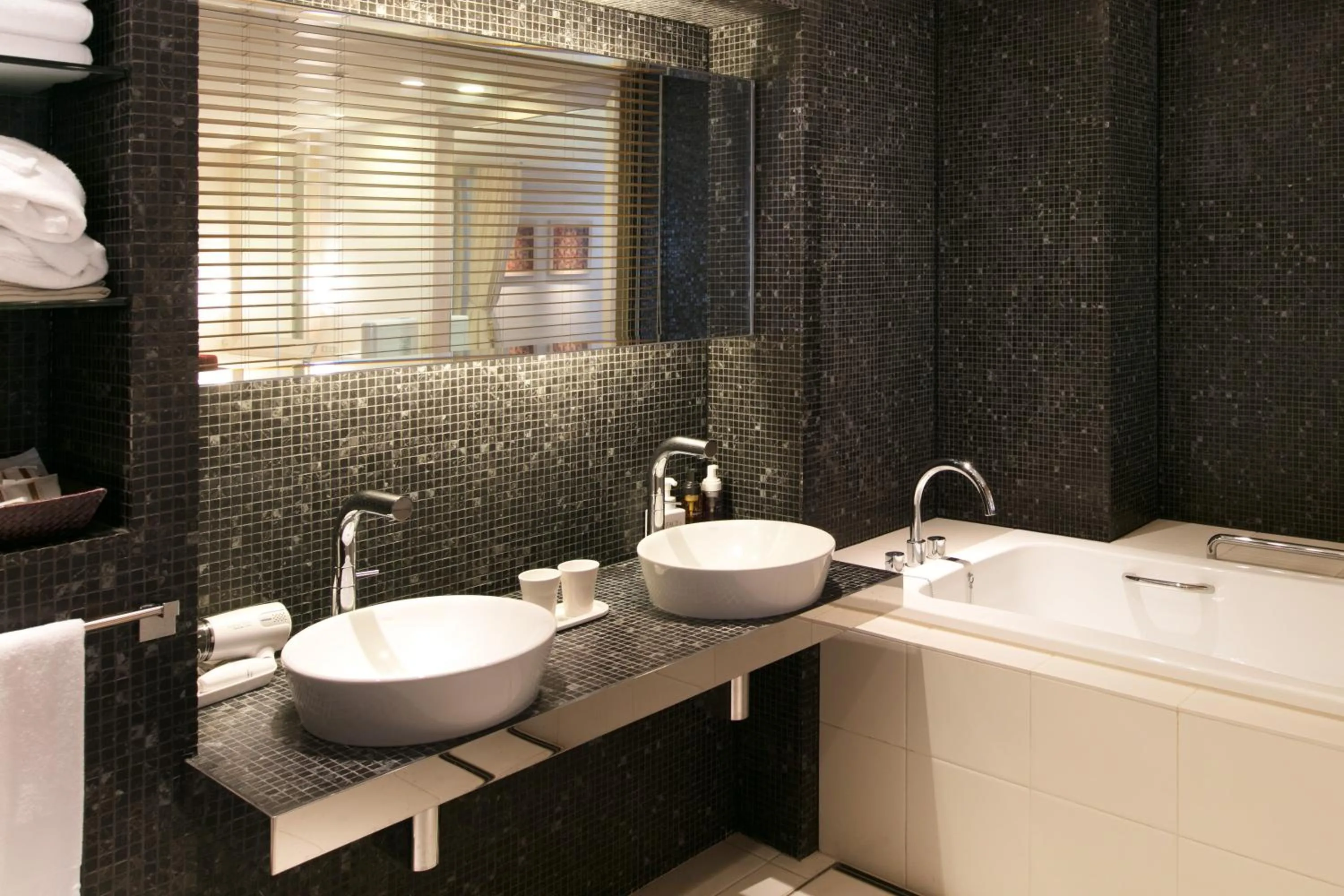 Bathroom in Kokusai 21 International Hotel