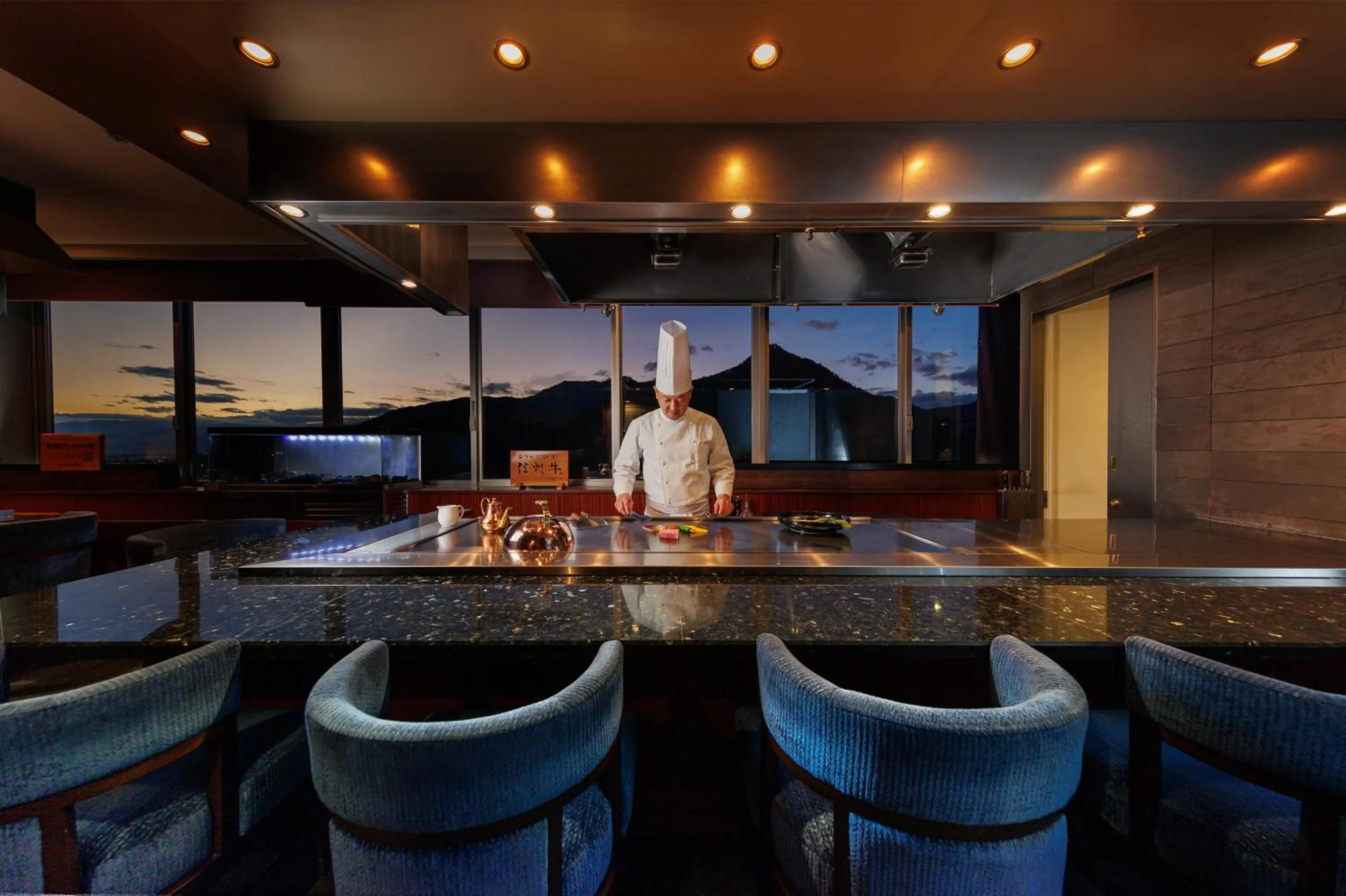 Food and drinks in Kokusai 21 International Hotel