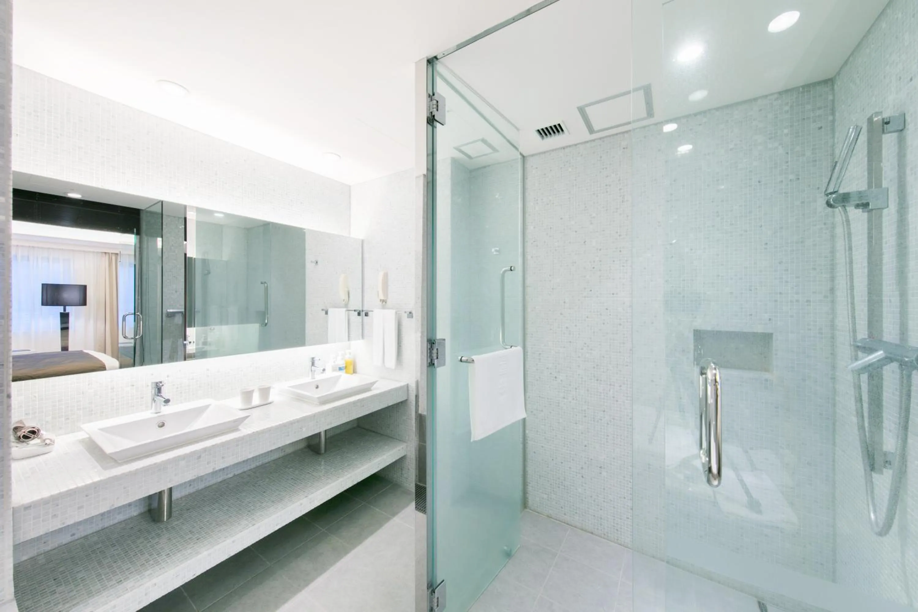 Bathroom in Kokusai 21 International Hotel