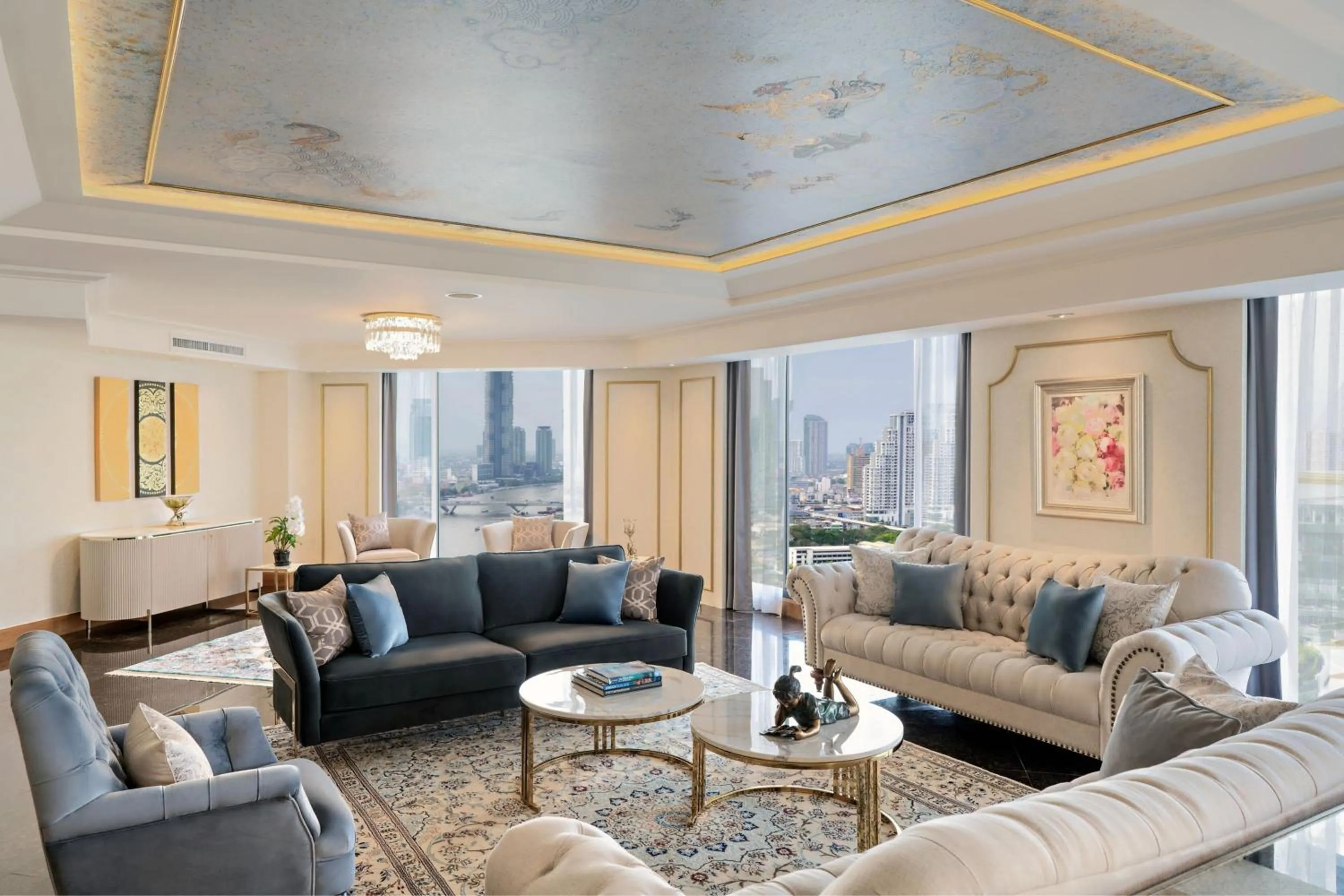 Living room in Royal Orchid Sheraton Riverside Hotel Bangkok