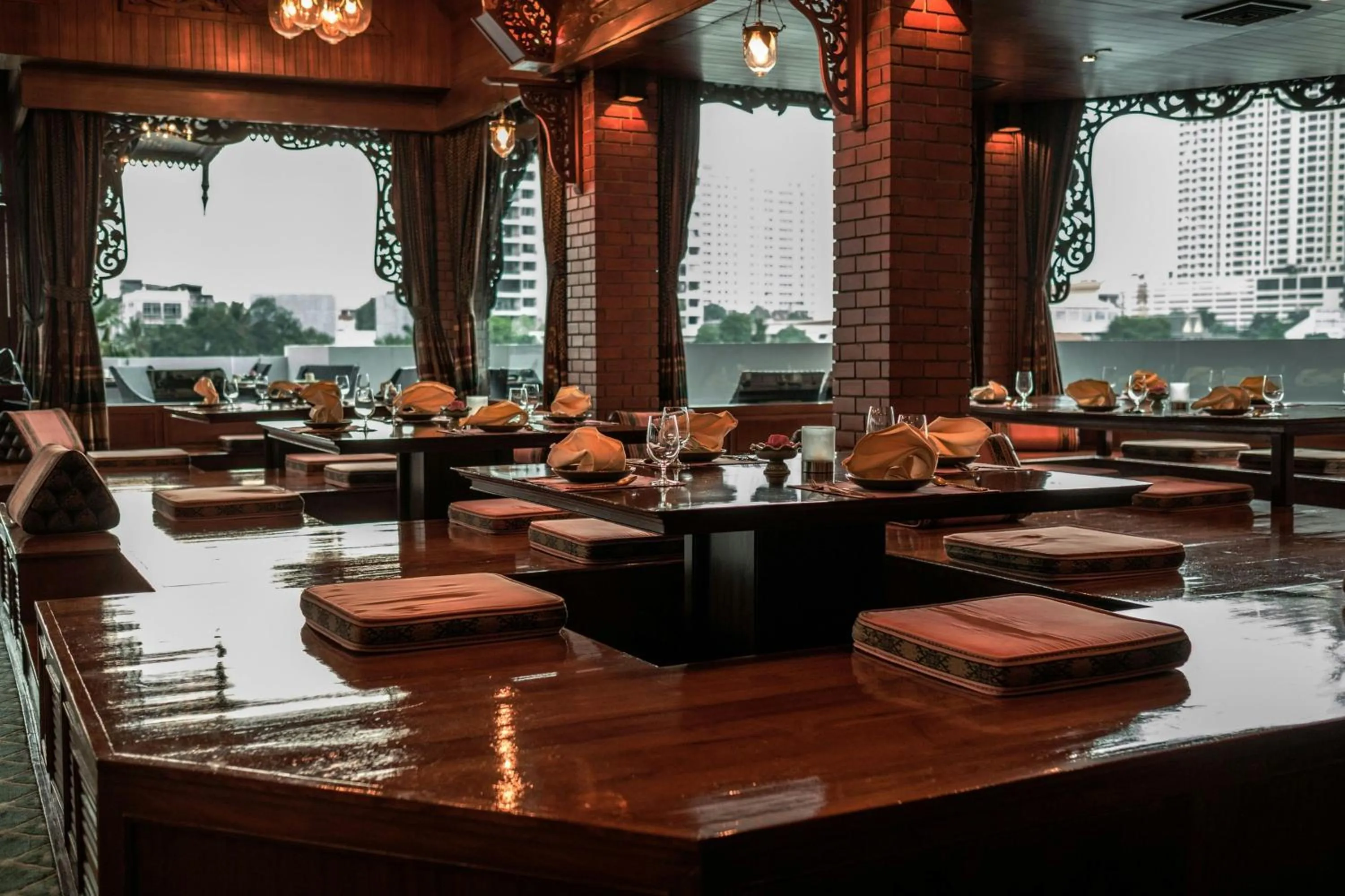 Restaurant/places to eat in Royal Orchid Sheraton Riverside Hotel Bangkok