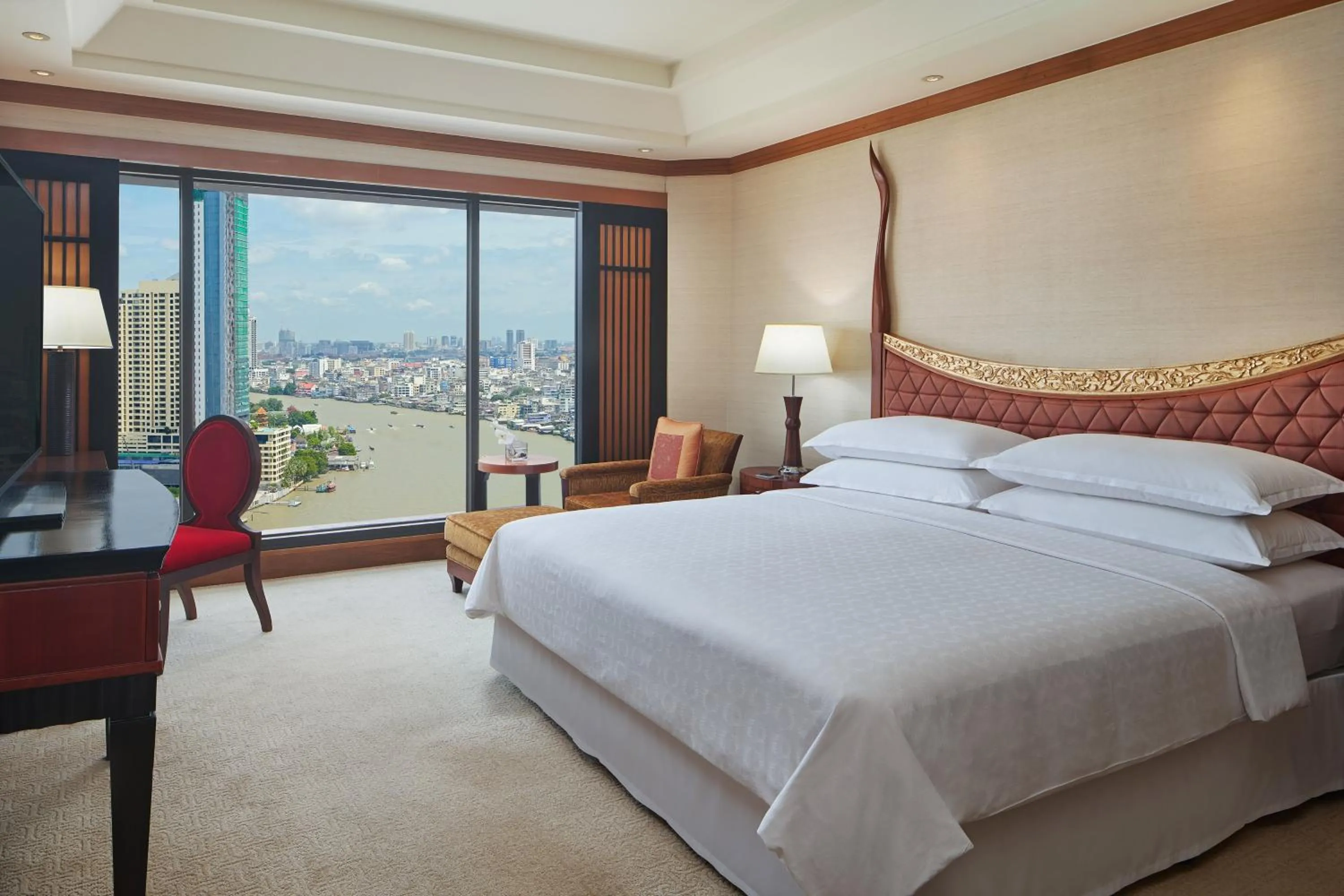 Bedroom, Bed in Royal Orchid Sheraton Riverside Hotel Bangkok