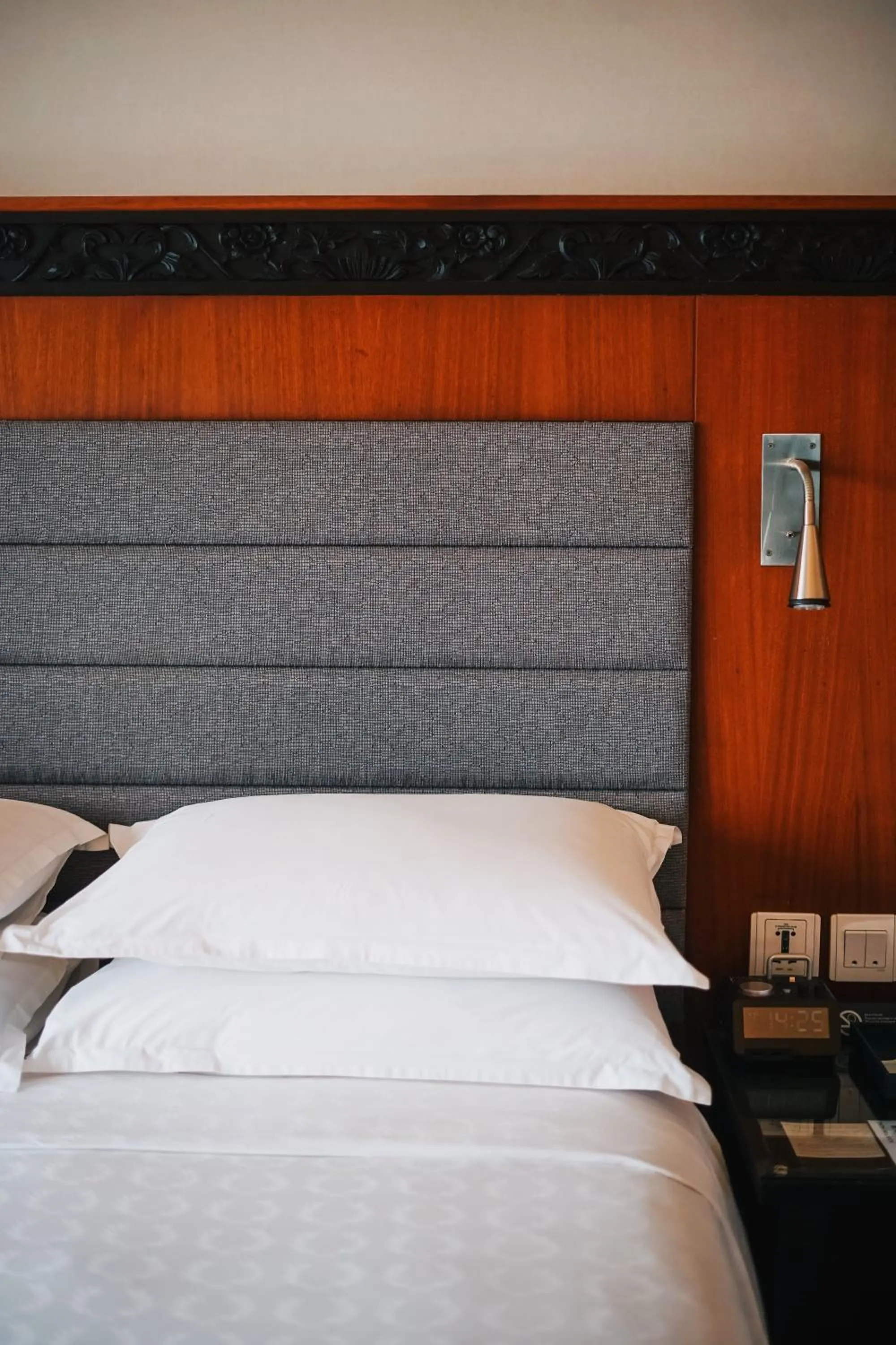 Bed in Royal Orchid Sheraton Riverside Hotel Bangkok