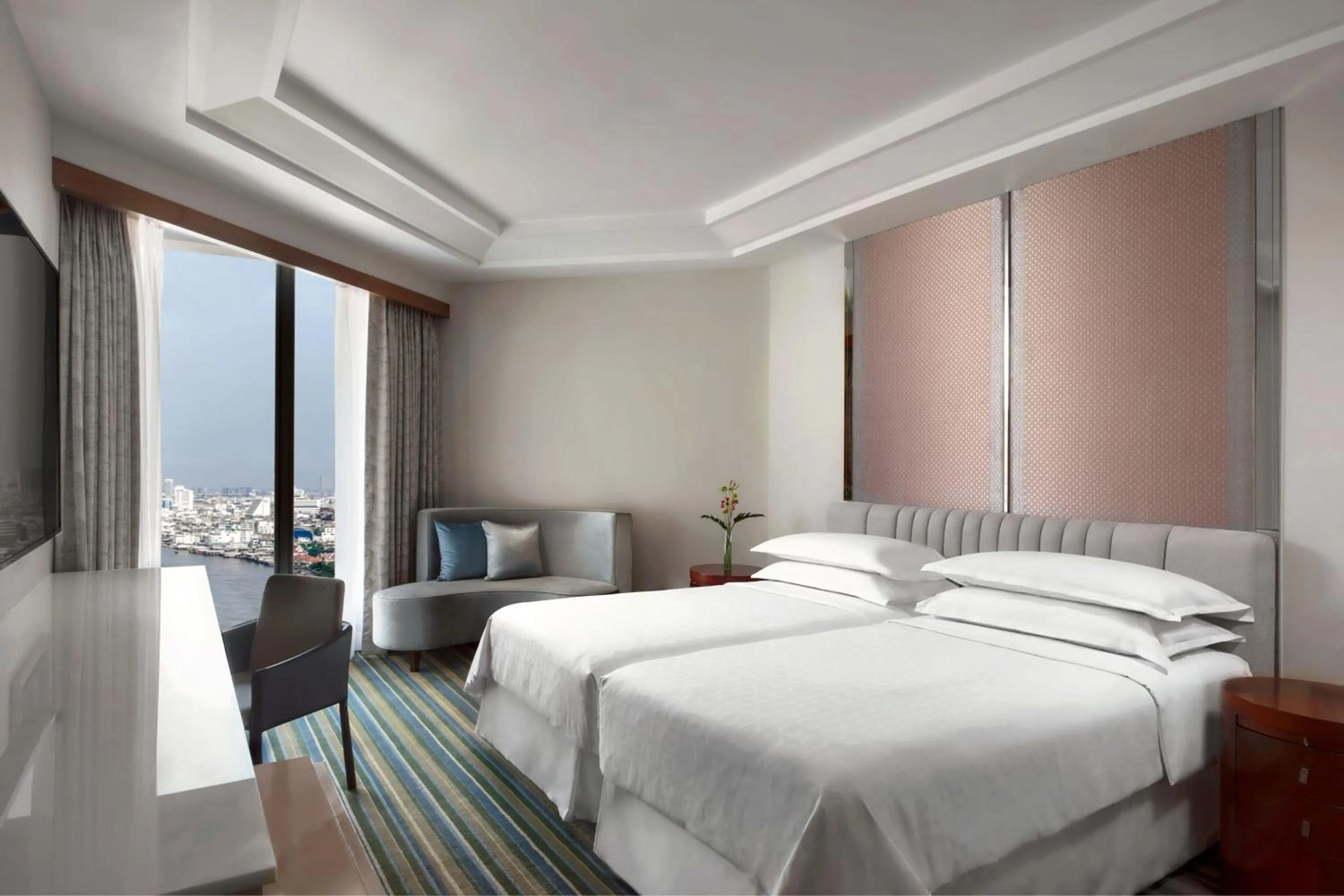 Bedroom, Bed in Royal Orchid Sheraton Riverside Hotel Bangkok