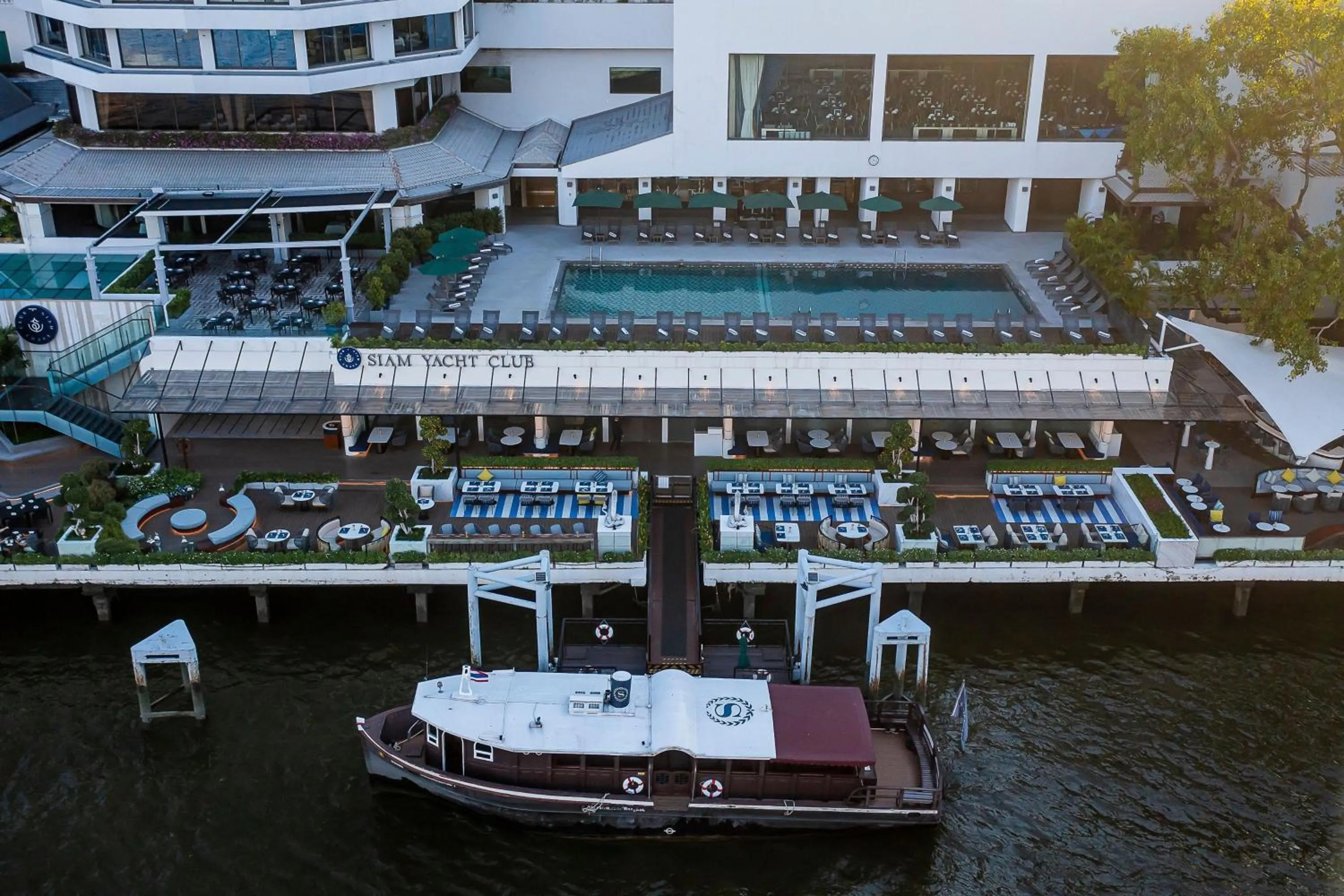 Swimming pool in Royal Orchid Sheraton Riverside Hotel Bangkok