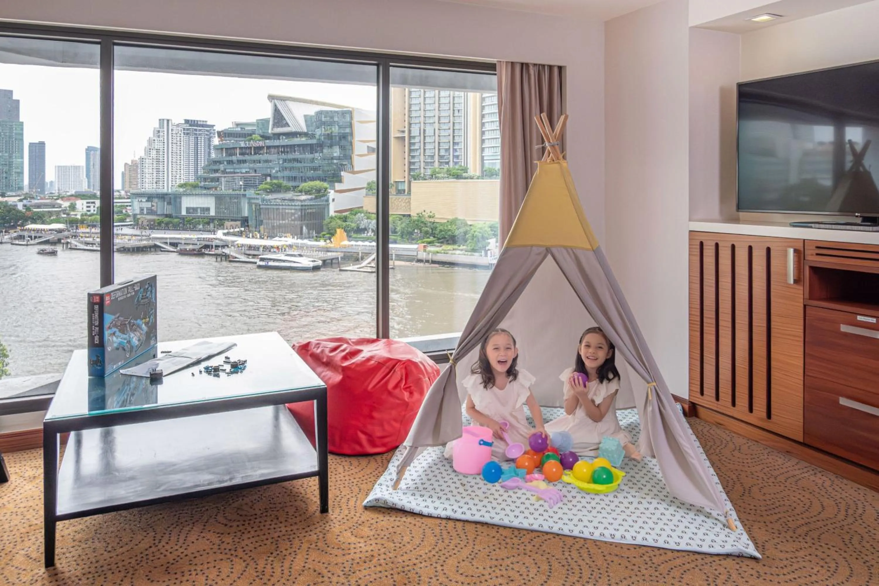 Photo of the whole room in Royal Orchid Sheraton Riverside Hotel Bangkok