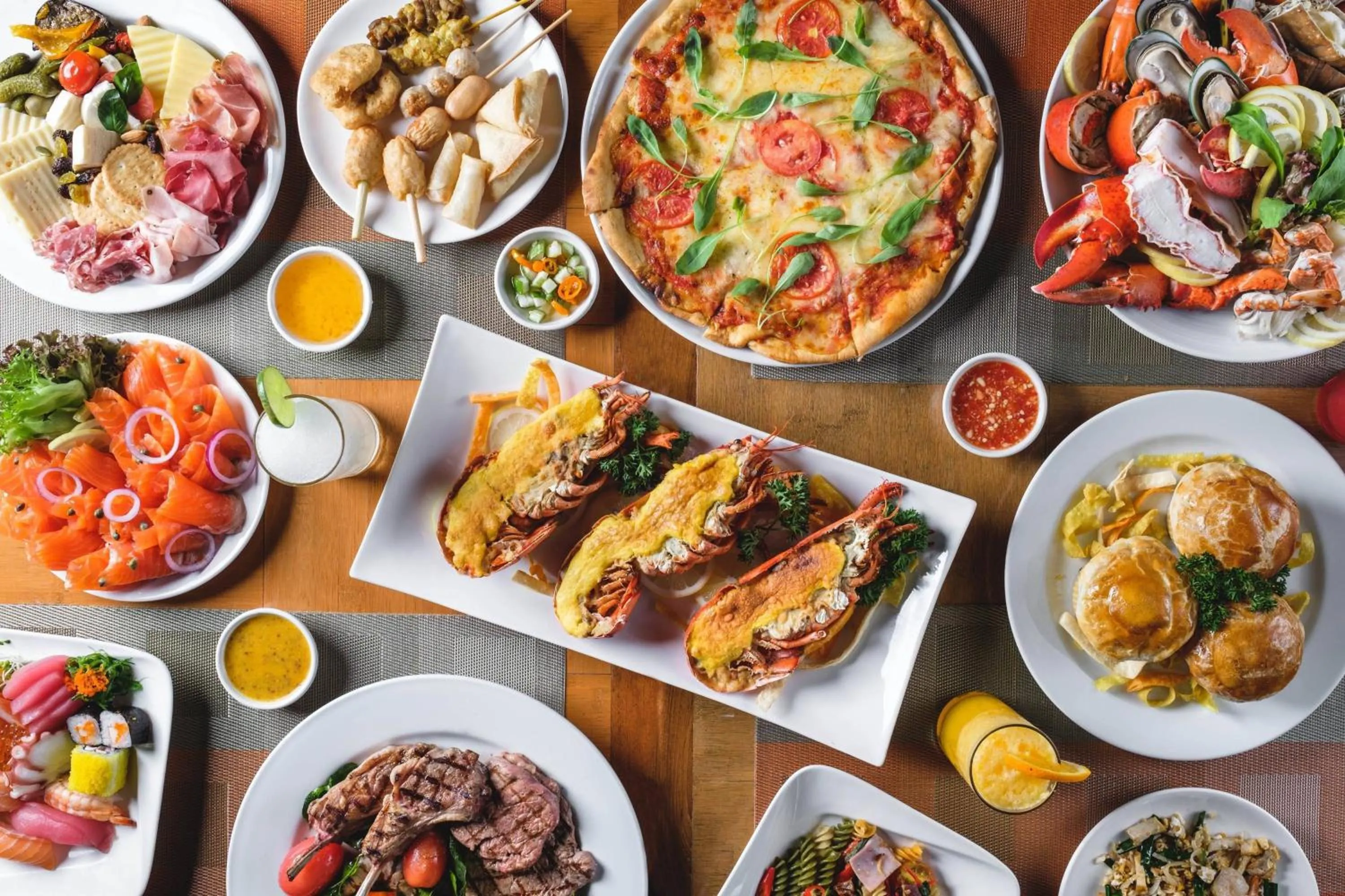 Restaurant/places to eat in Royal Orchid Sheraton Riverside Hotel Bangkok