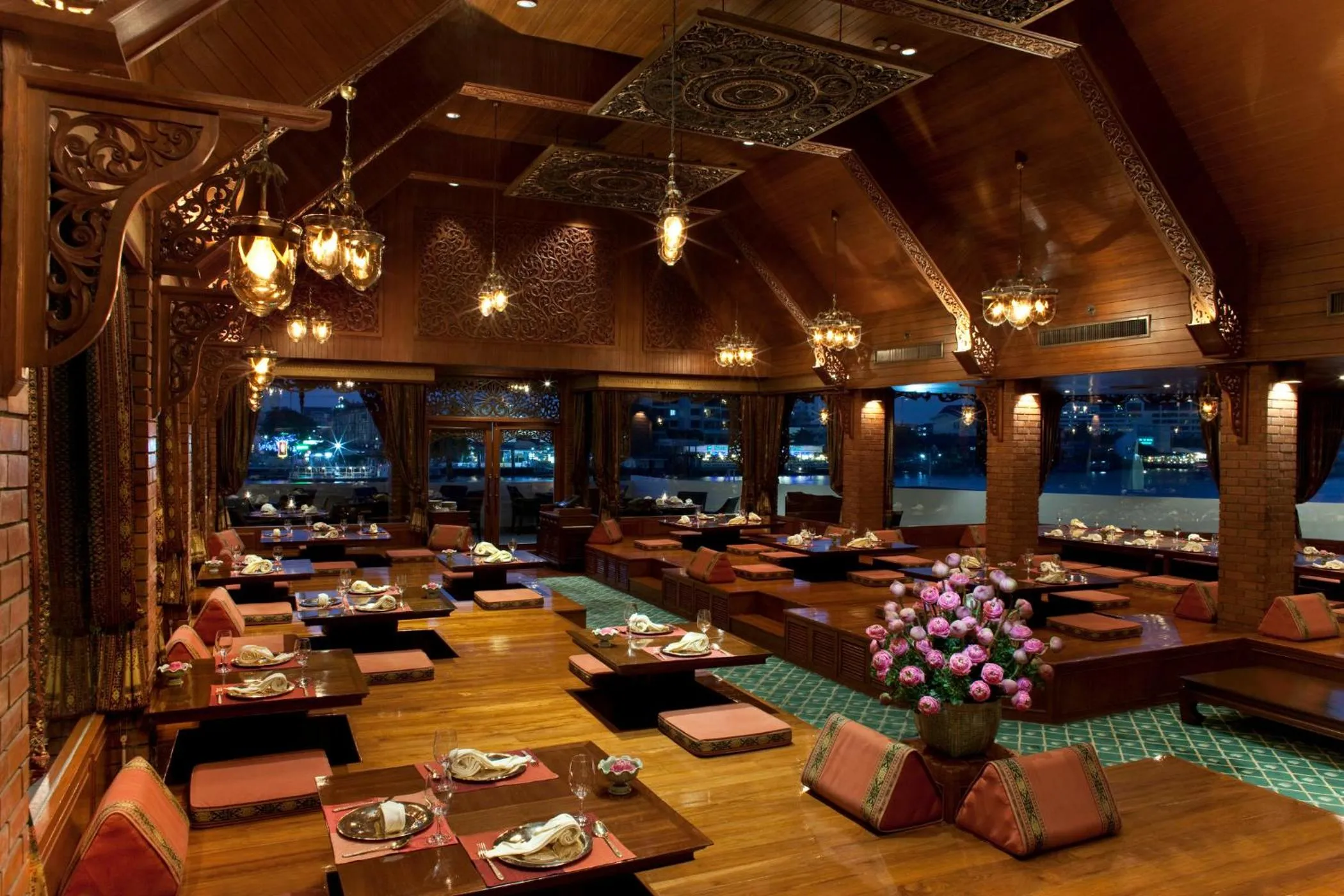 Restaurant/places to eat in Royal Orchid Sheraton Riverside Hotel Bangkok