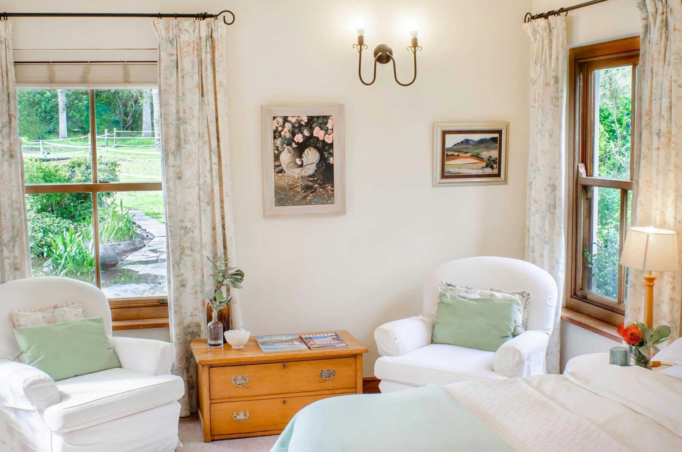 Seating area, Bed in Languedoc