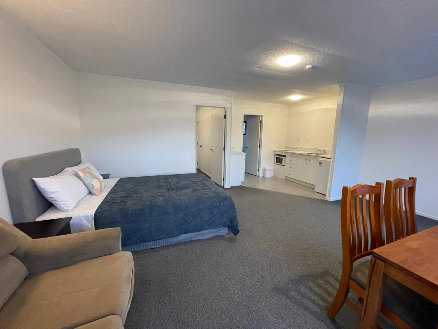 Bed in Cherry Court Motor Lodge