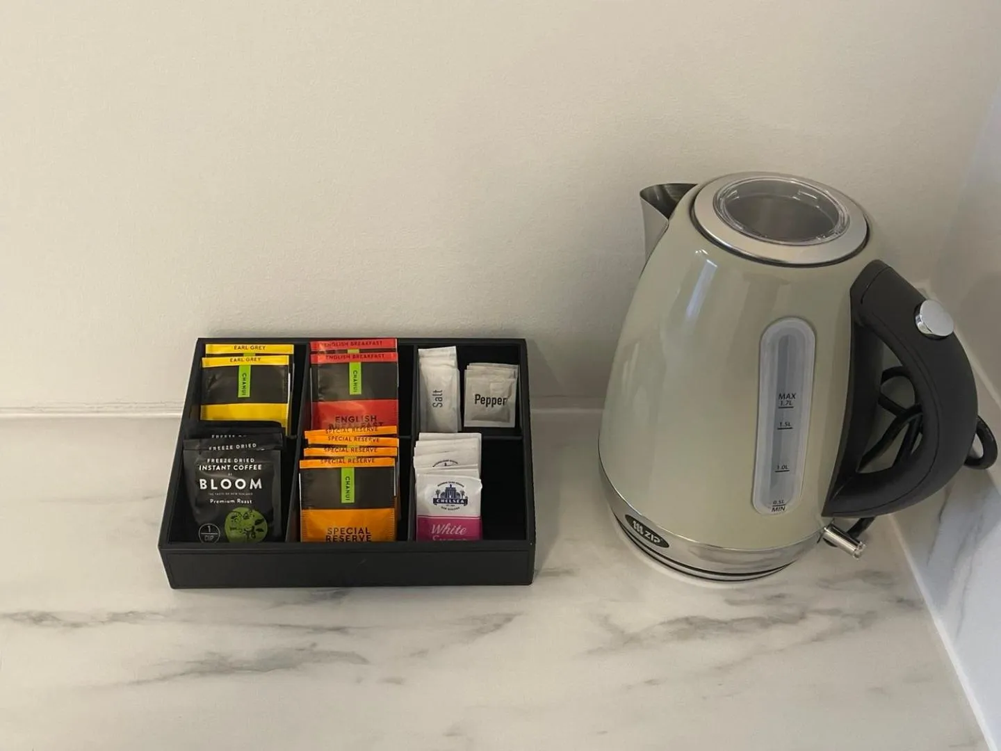 Coffee/tea facilities in Cherry Court Motor Lodge