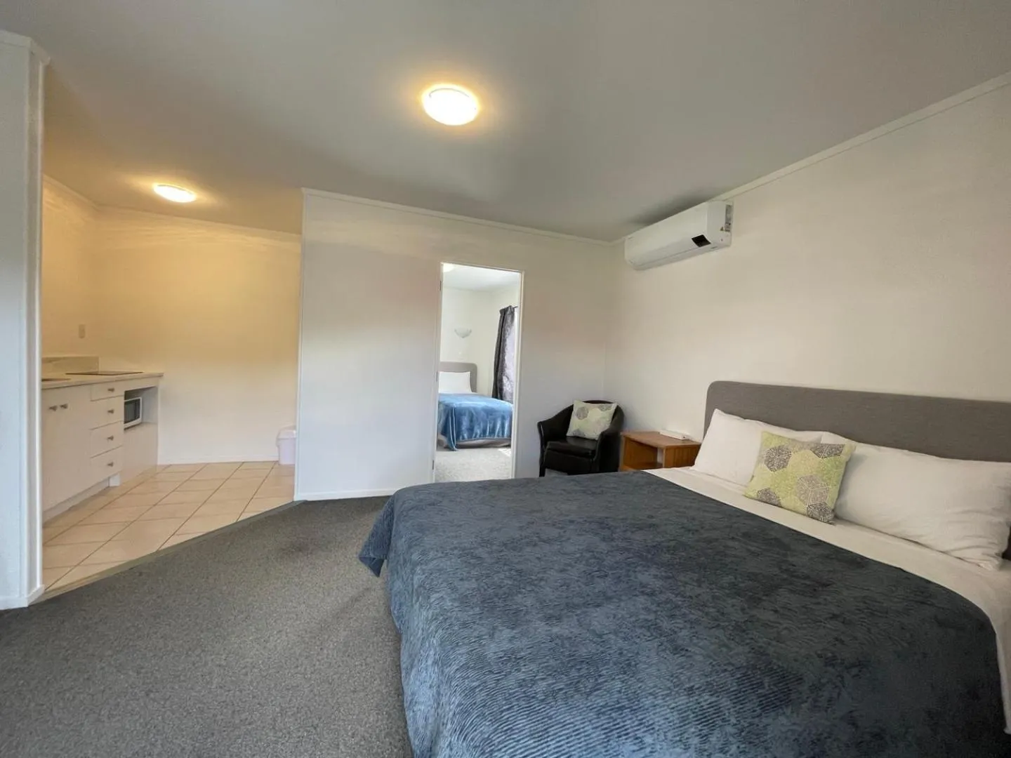 Bed in Cherry Court Motor Lodge