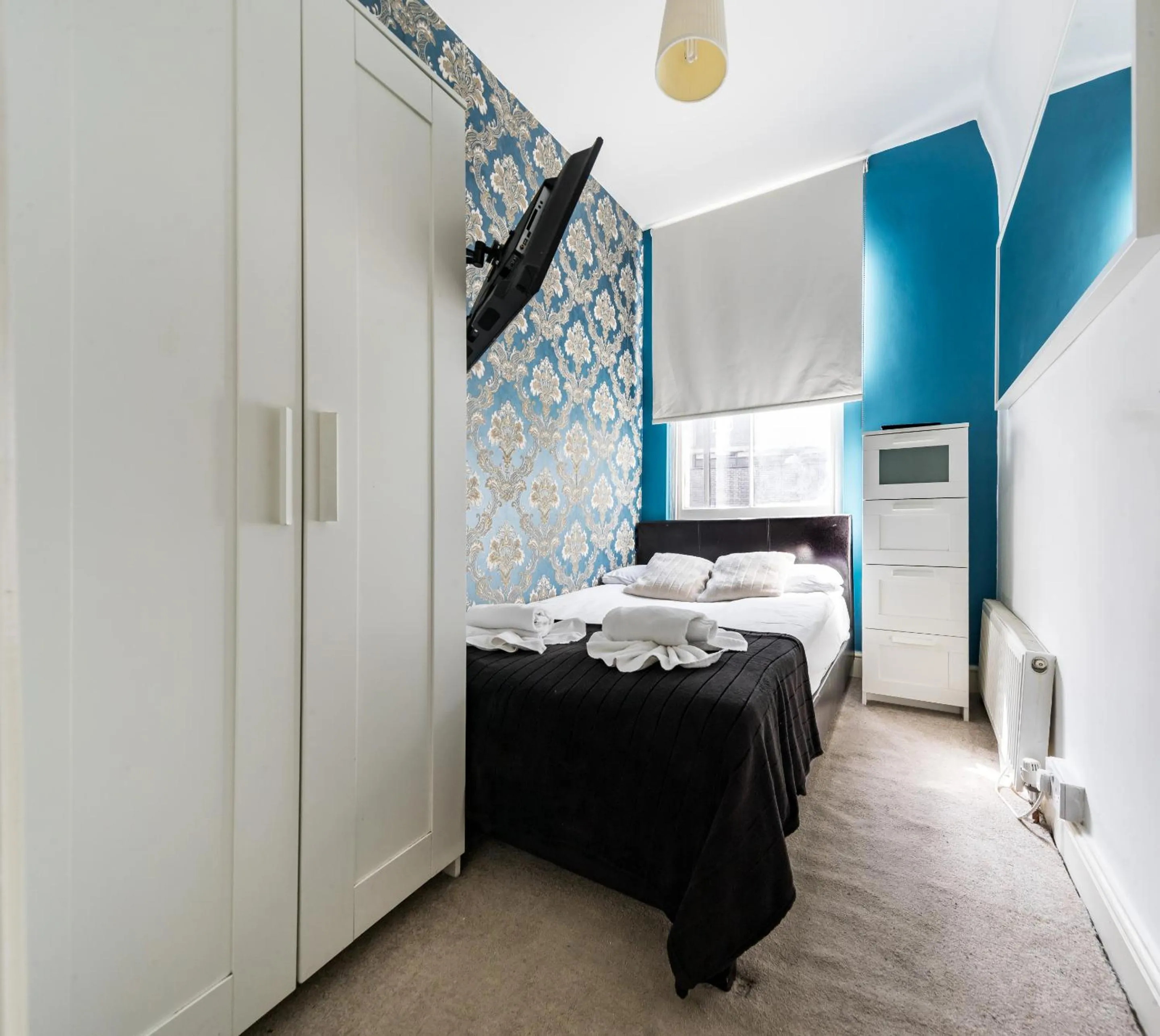 Bedroom, Bed in City Rooms