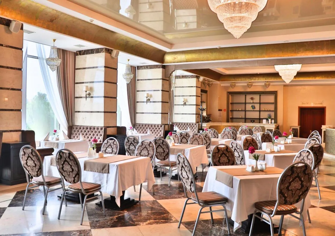 Restaurant/places to eat in Ukraine Hotel