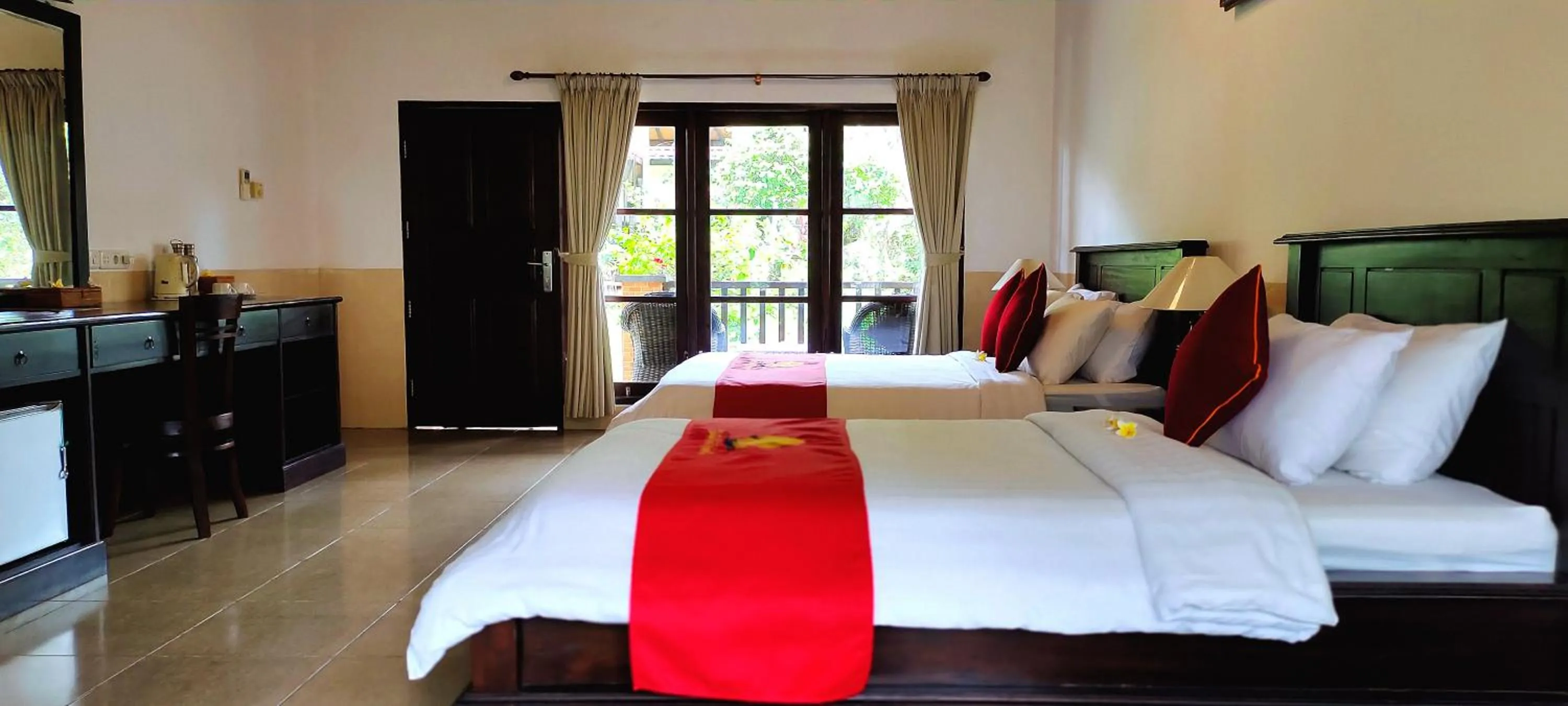 Bedroom, Bed in Liberty Dive Resort