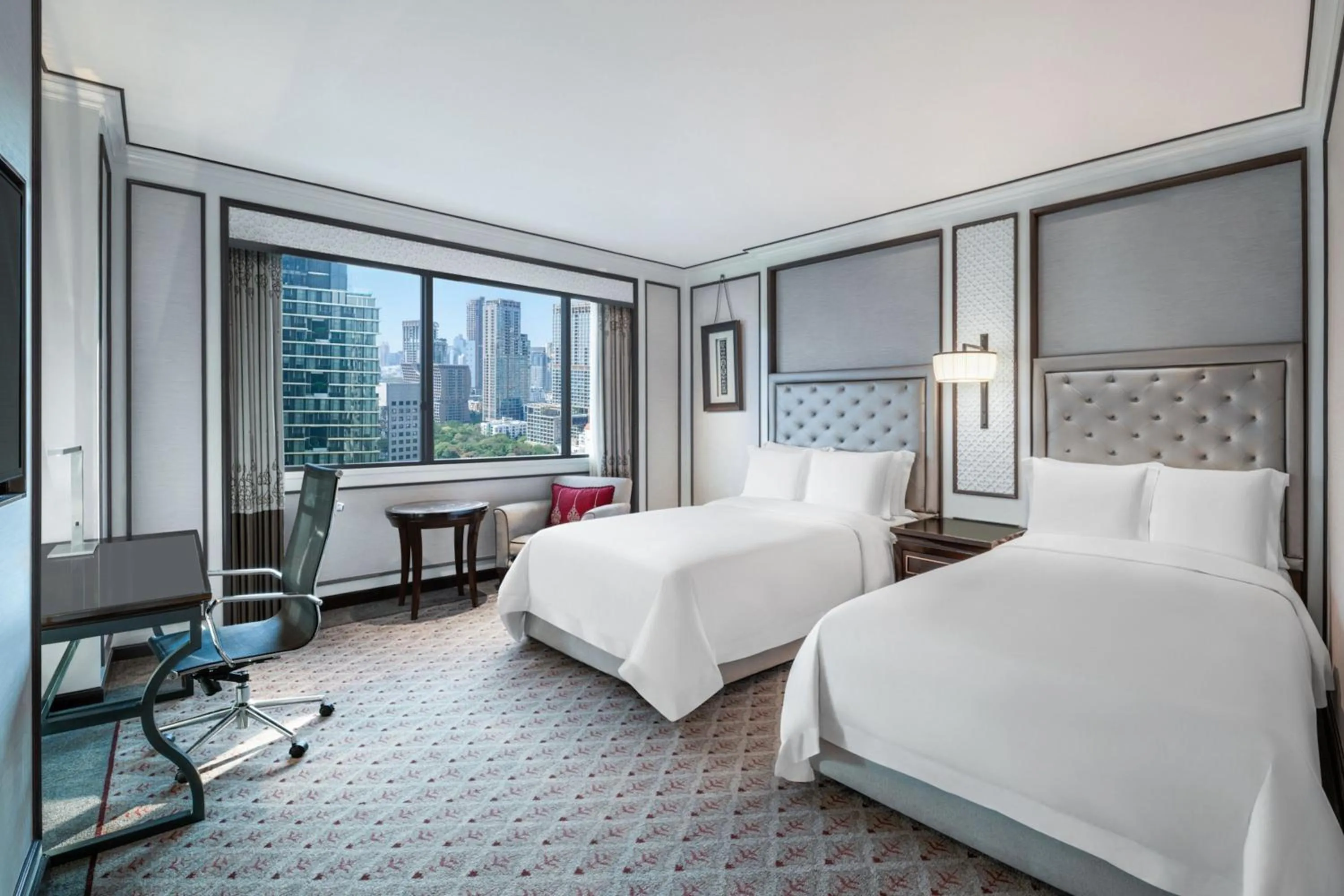 Photo of the whole room, Bed in The Athenee Hotel, a Luxury Collection Hotel, Bangkok