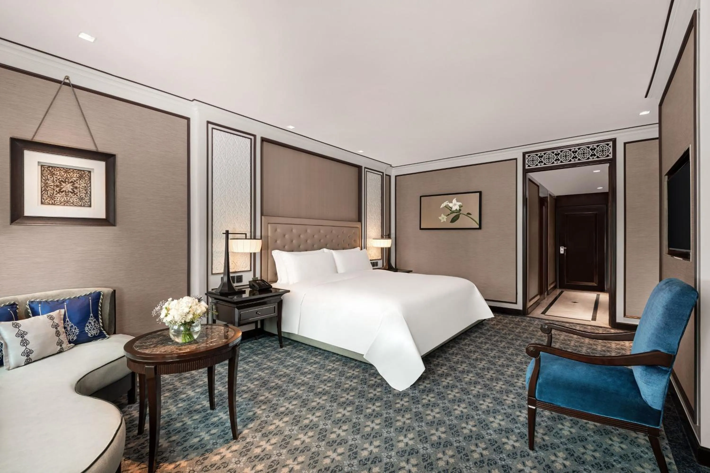 Photo of the whole room, Bed in The Athenee Hotel, a Luxury Collection Hotel, Bangkok