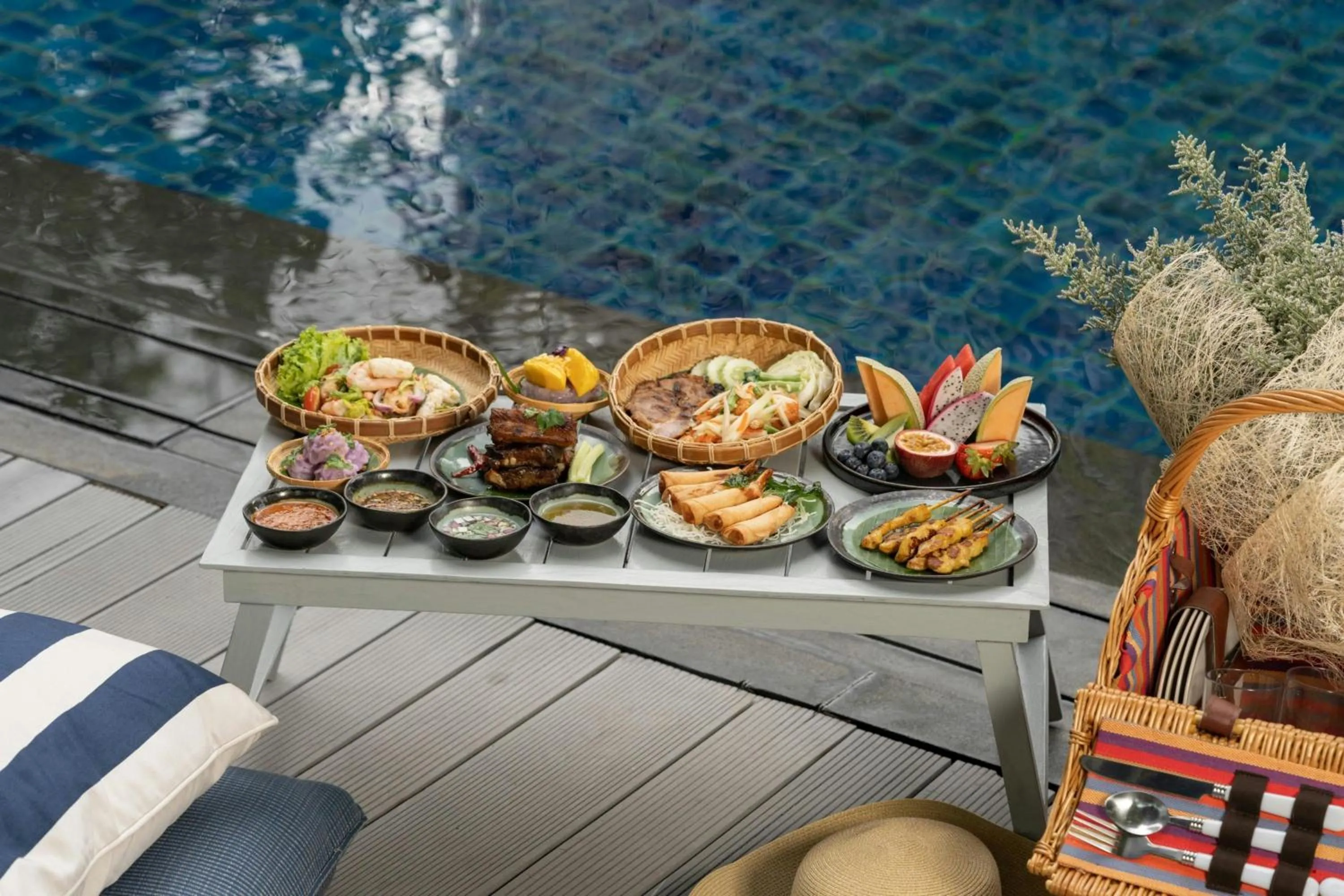 Restaurant/places to eat in The Athenee Hotel, a Luxury Collection Hotel, Bangkok