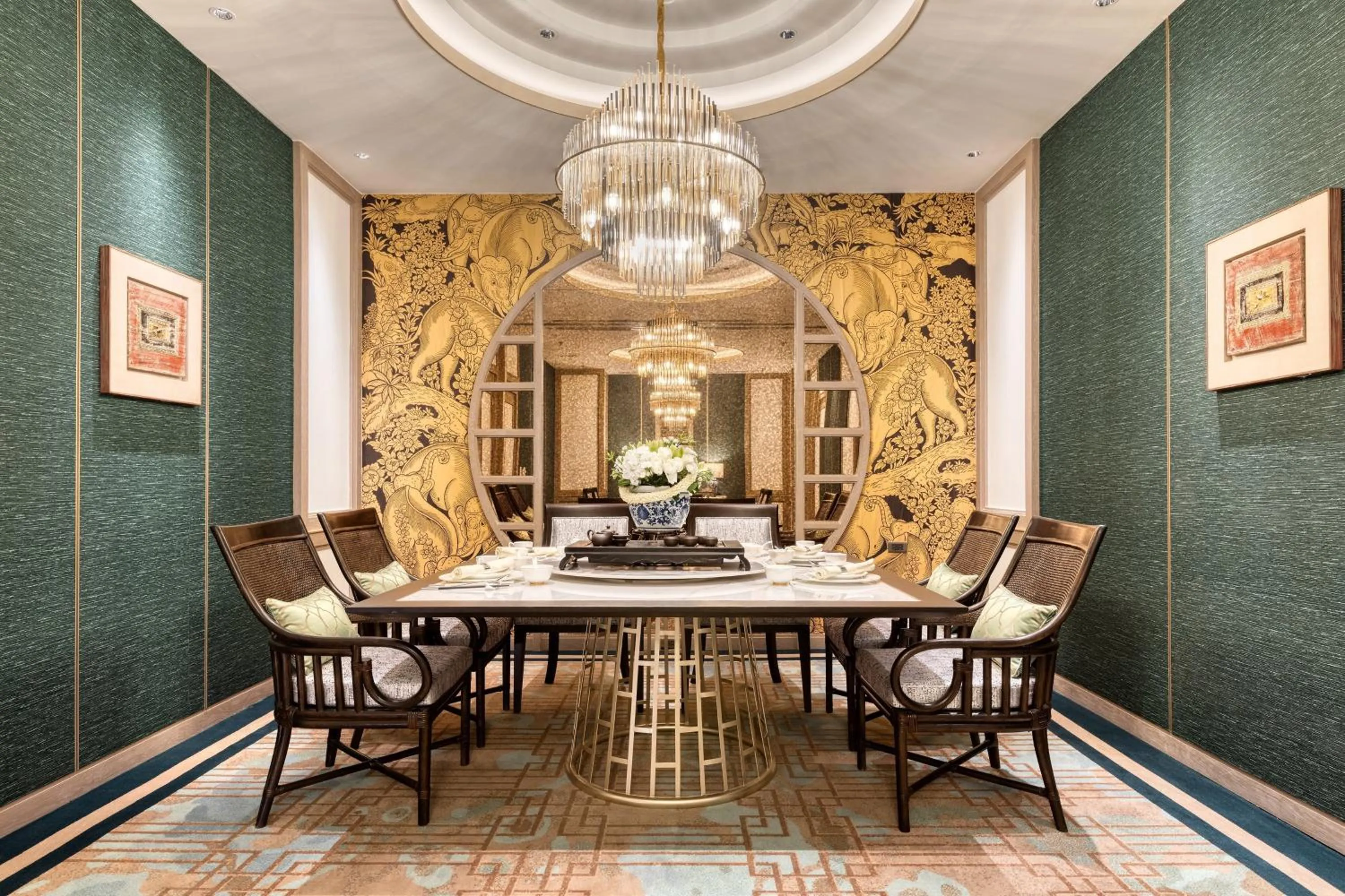 Restaurant/places to eat in The Athenee Hotel, a Luxury Collection Hotel, Bangkok