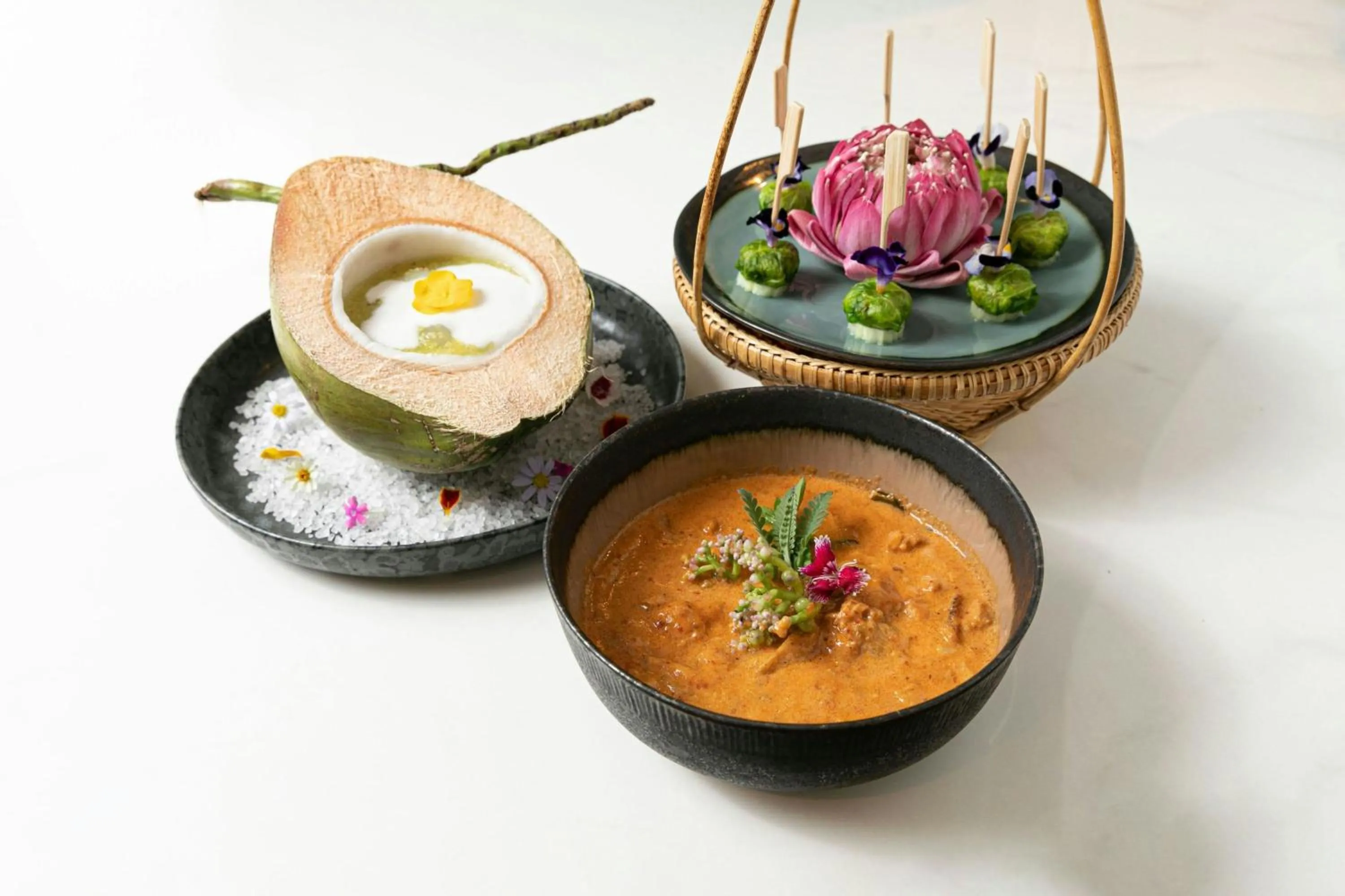 Restaurant/places to eat in The Athenee Hotel, a Luxury Collection Hotel, Bangkok