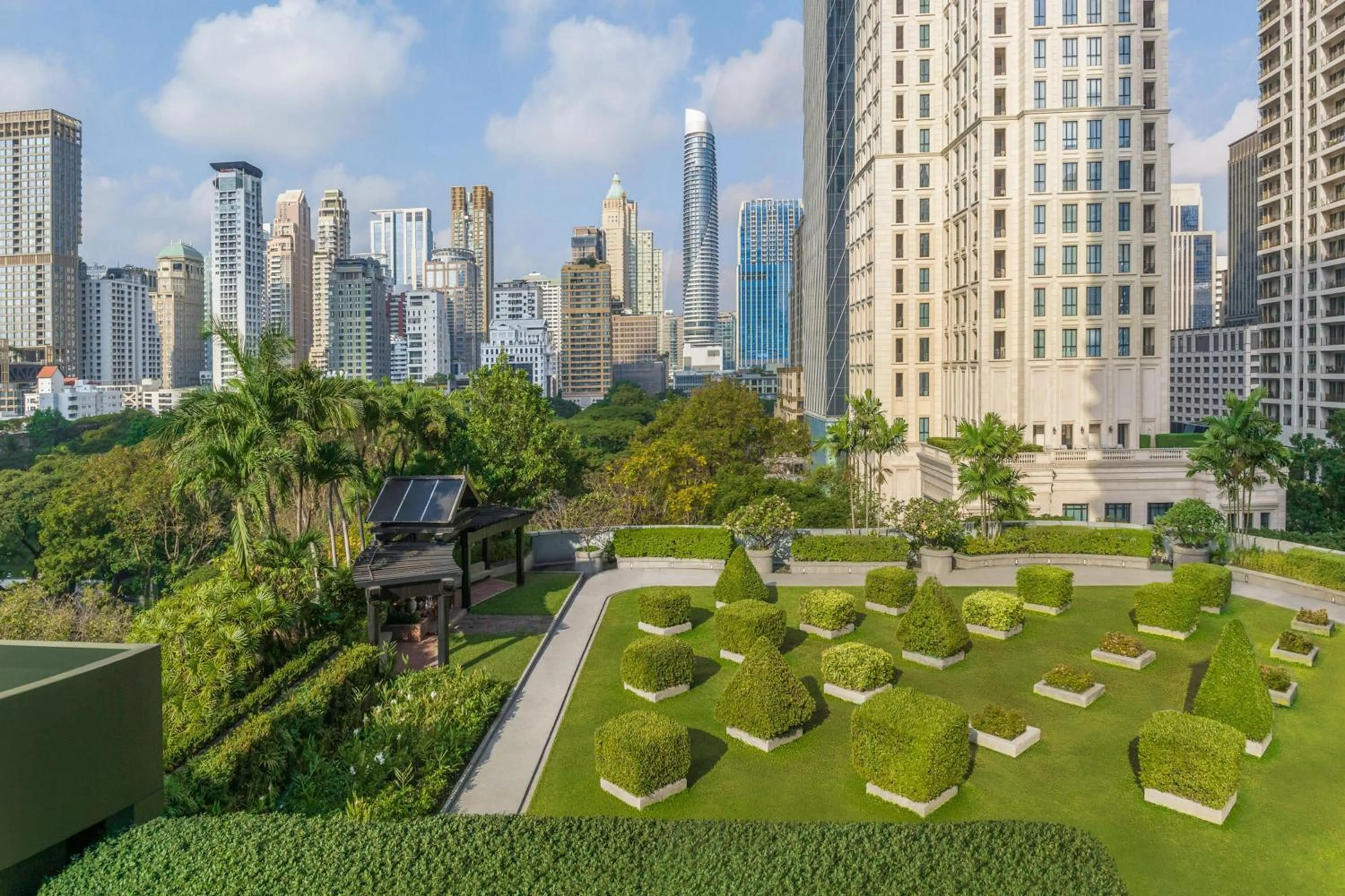Fitness centre/facilities in The Athenee Hotel, a Luxury Collection Hotel, Bangkok
