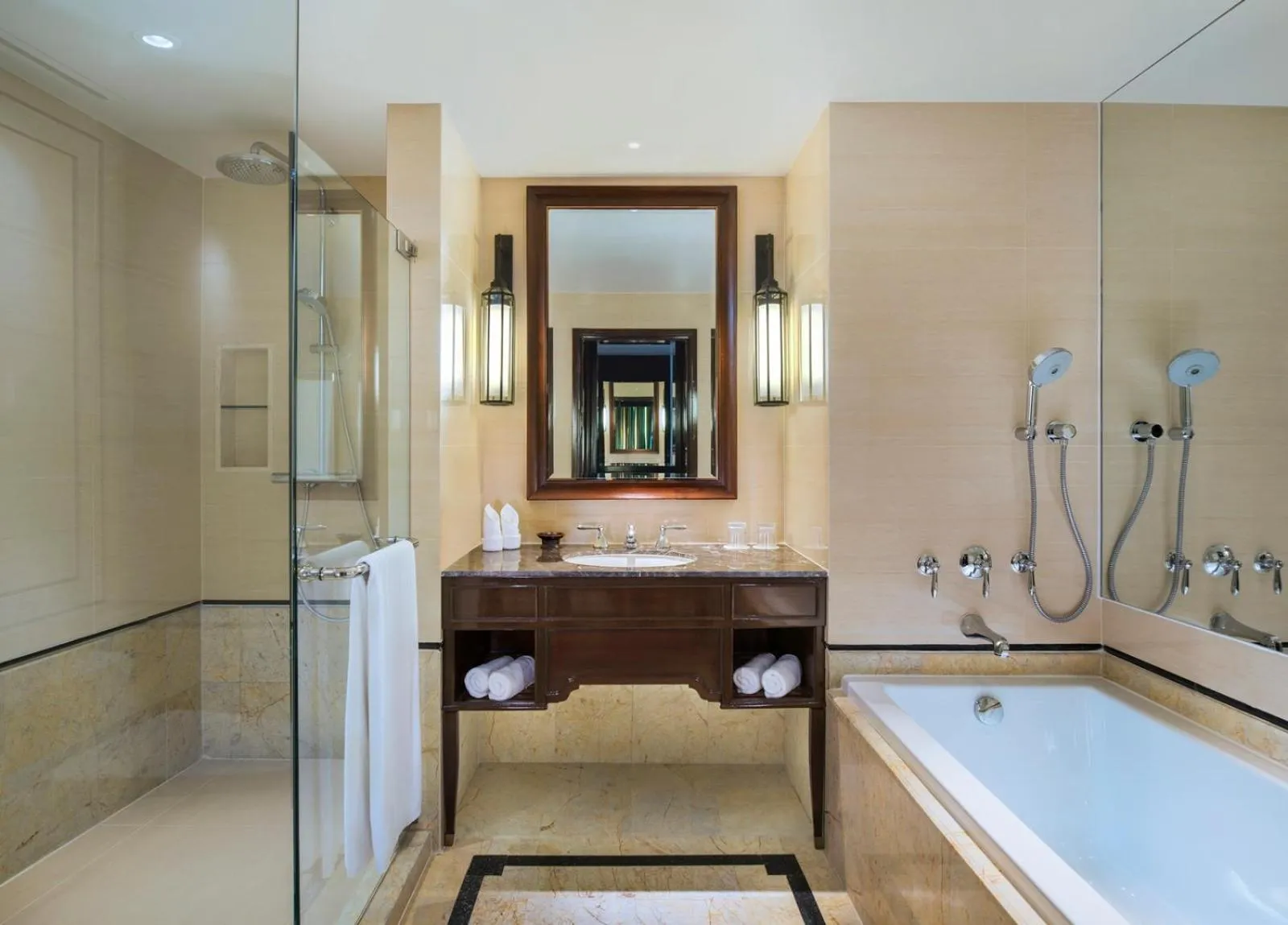 Shower in The Athenee Hotel, a Luxury Collection Hotel, Bangkok