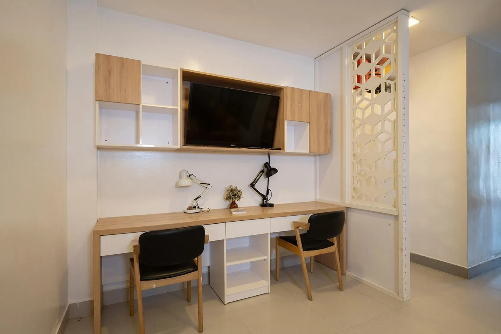 TV and multimedia in Stop and Go Boutique Homestay Hue